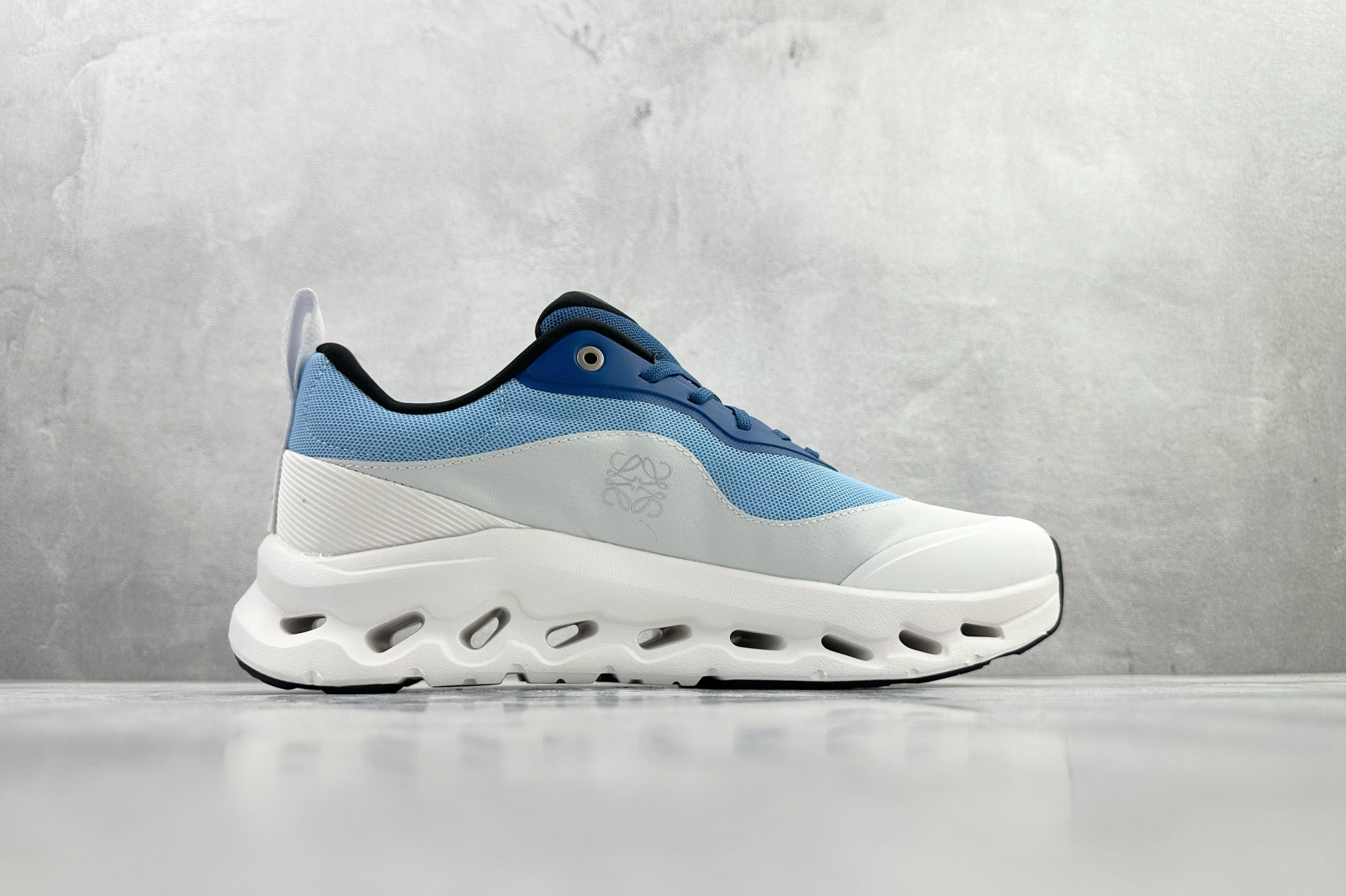 LOEWE x On昂跑 Cloudtilt 2 白蓝 3ME1069 LOEWE x On昂跑 Cloudtilt 2 白蓝 3ME1069