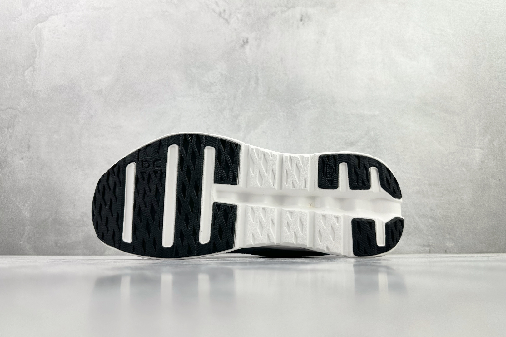 LOEWE x On昂跑 Cloudtilt 2 白蓝 3ME1069 LOEWE x On昂跑 Cloudtilt 2 白蓝 3ME1069