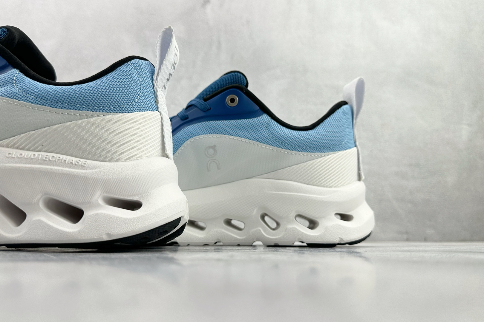 LOEWE x On昂跑 Cloudtilt 2 白蓝 3ME1069 LOEWE x On昂跑 Cloudtilt 2 白蓝 3ME1069