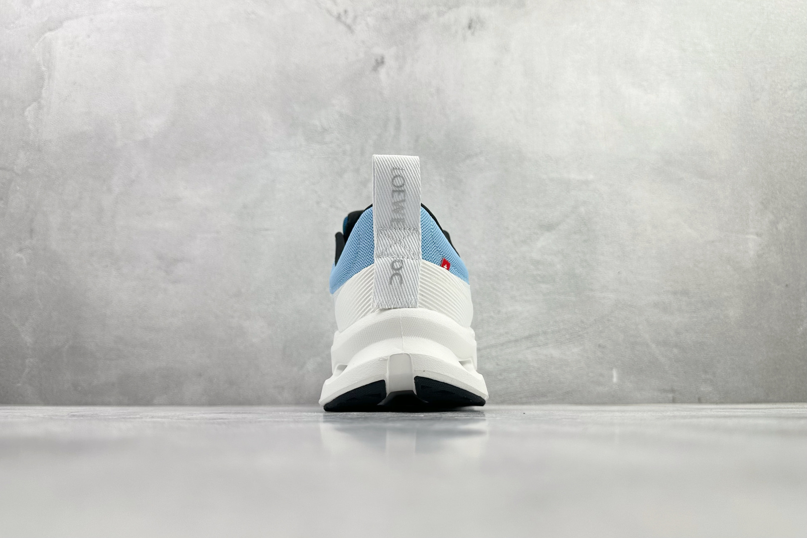 LOEWE x On昂跑 Cloudtilt 2 白蓝 3ME1069 LOEWE x On昂跑 Cloudtilt 2 白蓝 3ME1069