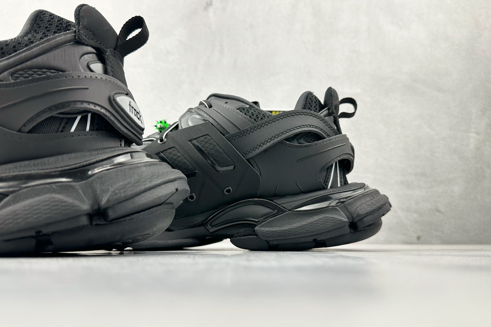 Balenciaga巴黎世家 Track 黑色 542023WTRHM Balenciaga巴黎世家 Track 黑色 542023WTRHM