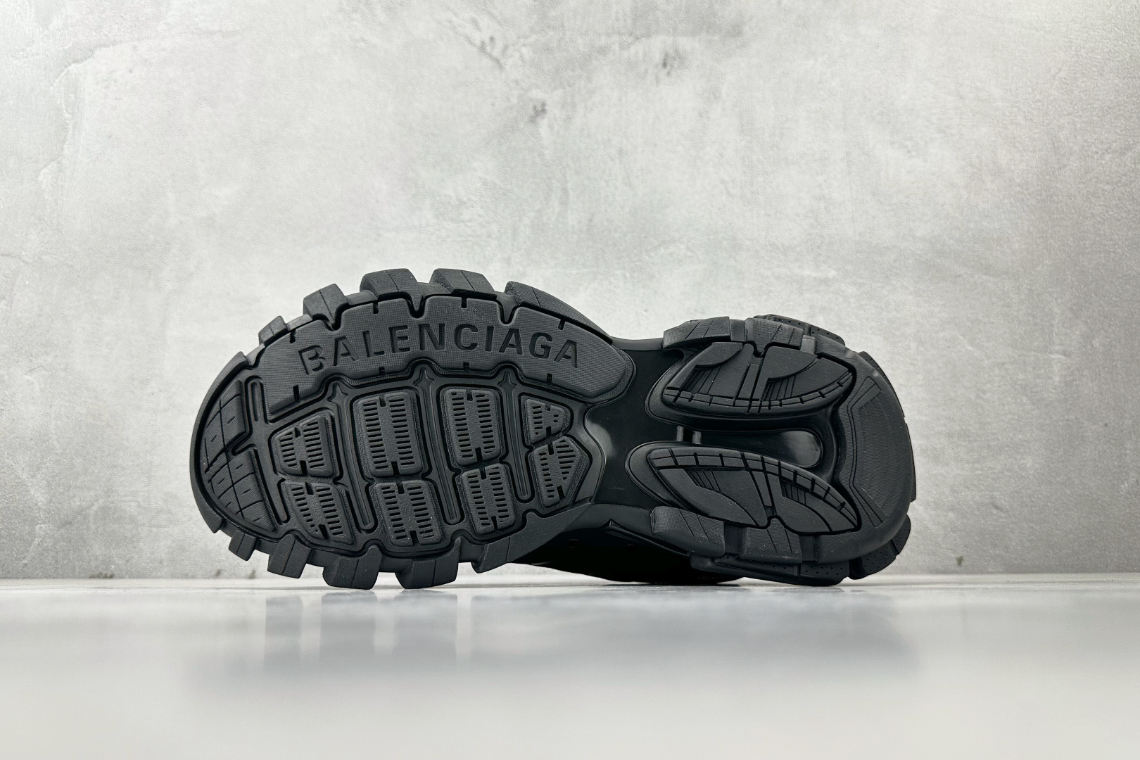 Balenciaga巴黎世家 Track 黑色 542023WTRHM Balenciaga巴黎世家 Track 黑色 542023WTRHM