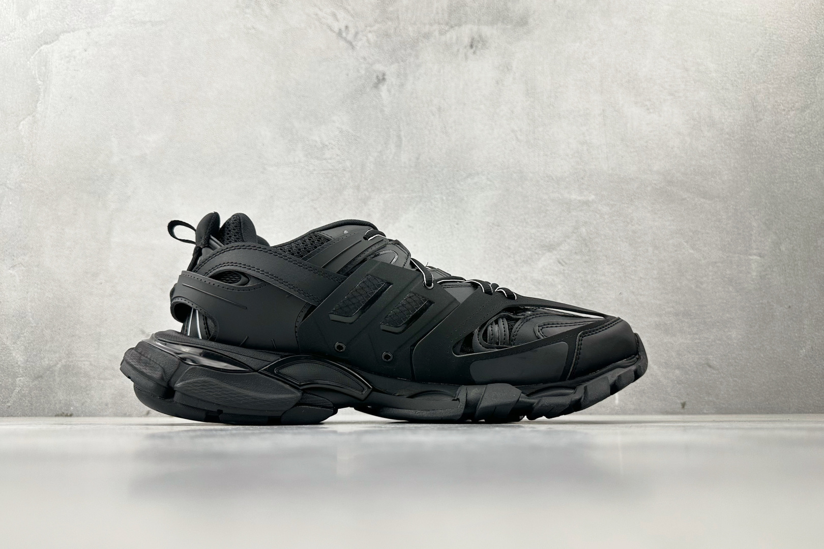 Balenciaga巴黎世家 Track 黑色 542023WTRHM Balenciaga巴黎世家 Track 黑色 542023WTRHM