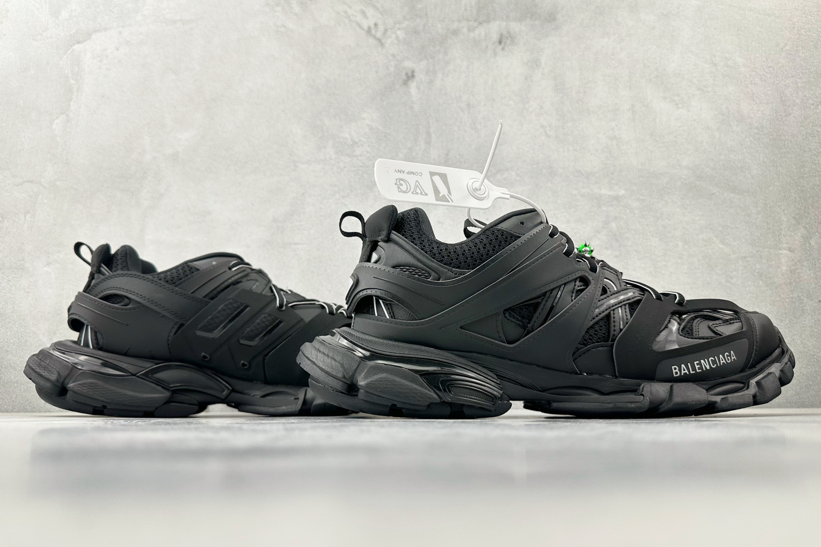 Balenciaga巴黎世家 Track 黑色 542023WTRHM Balenciaga巴黎世家 Track 黑色 542023WTRHM
