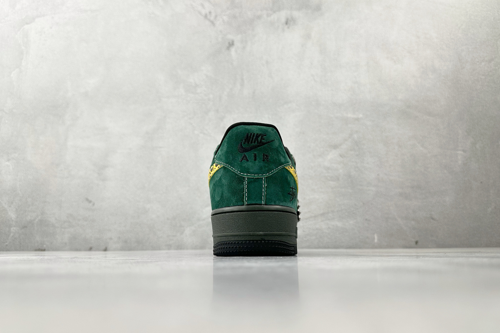 Nike AIR FORCE 1 Low 斯图西 联名 绿色 XL1979-137 Nike AIR FORCE 1 Low 斯图西 联名 绿色 XL1979-137