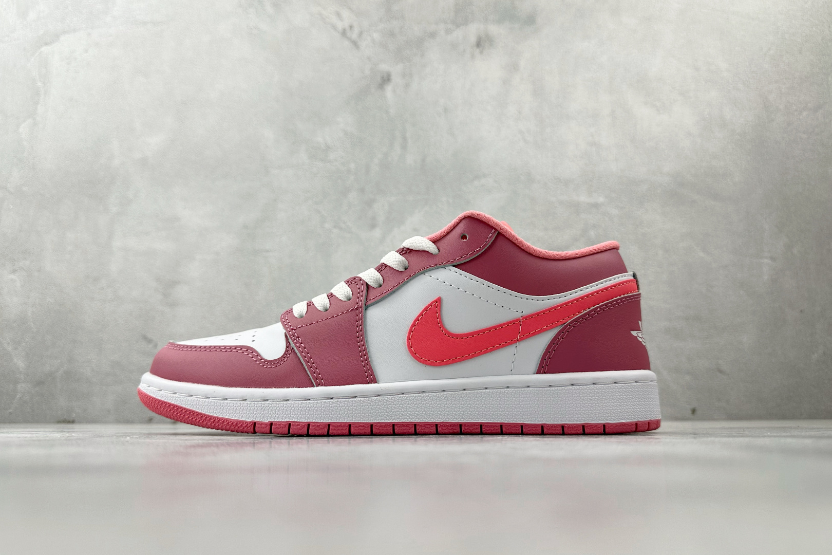 平台爆款 Jordan Air Jordan 1 Low Desert Berry 粉白色 553560-616 平台爆款 Jordan Air Jordan 1 Low Desert Berry 粉白色 553560-616