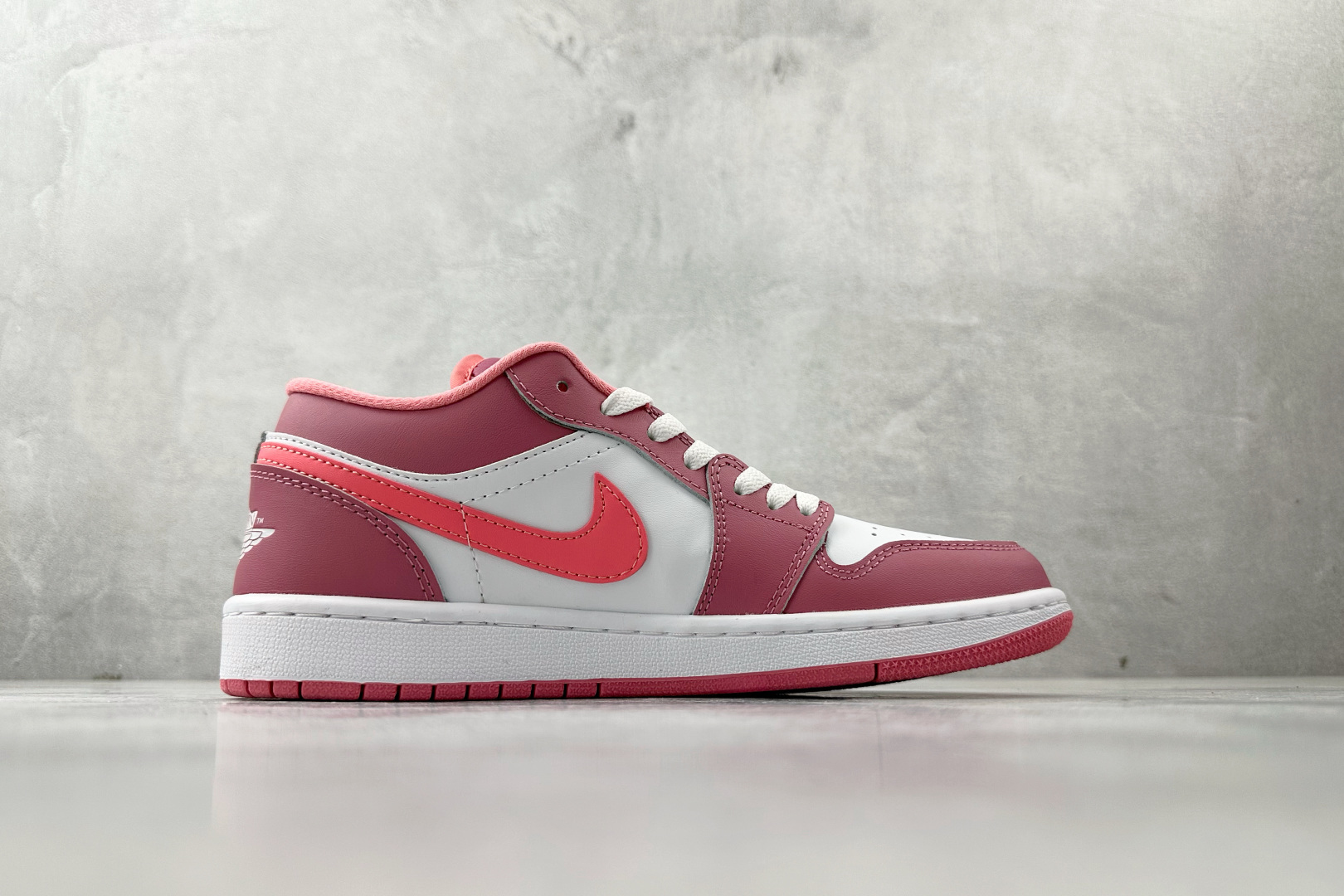 平台爆款 Jordan Air Jordan 1 Low Desert Berry 粉白色 553560-616 平台爆款 Jordan Air Jordan 1 Low Desert Berry 粉白色 553560-616