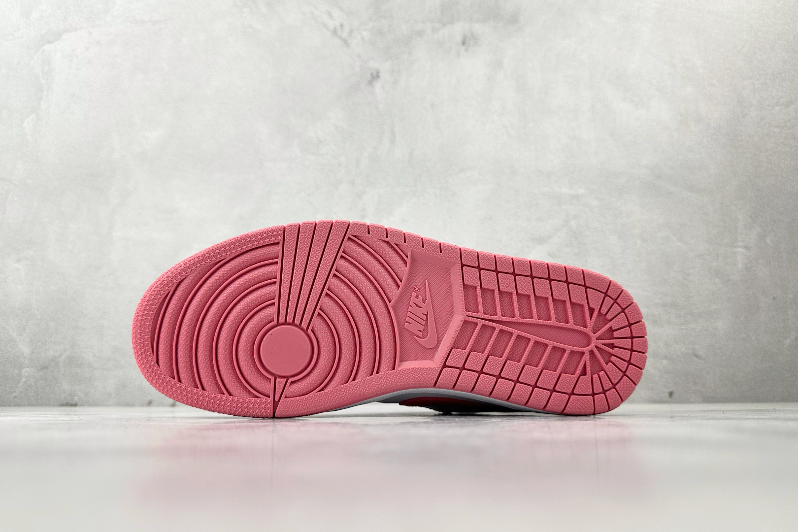 平台爆款 Jordan Air Jordan 1 Low Desert Berry 粉白色 553560-616 平台爆款 Jordan Air Jordan 1 Low Desert Berry 粉白色 553560-616