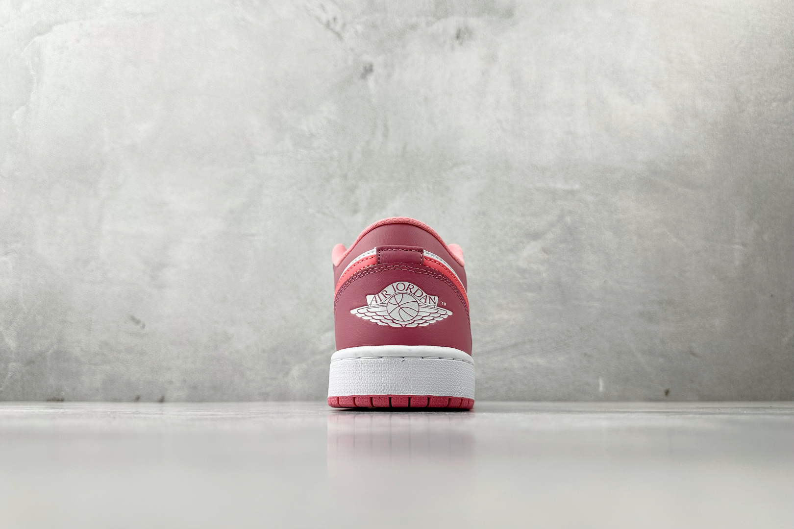 平台爆款 Jordan Air Jordan 1 Low Desert Berry 粉白色 553560-616 平台爆款 Jordan Air Jordan 1 Low Desert Berry 粉白色 553560-616