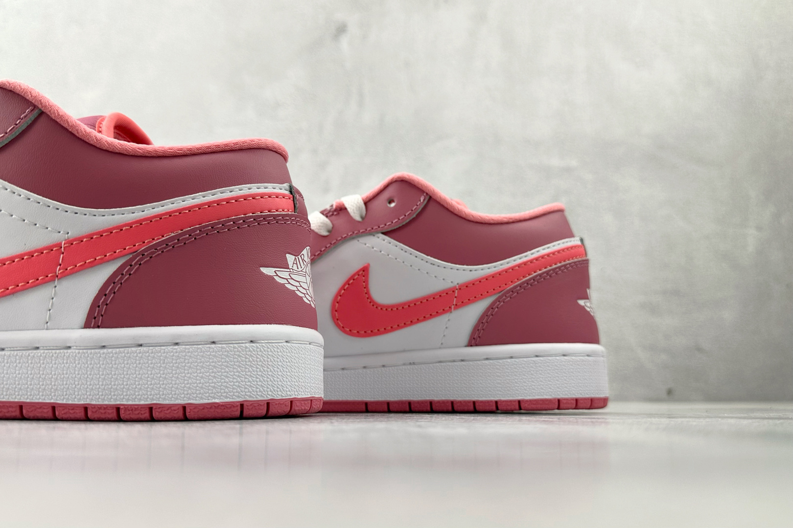 平台爆款 Jordan Air Jordan 1 Low Desert Berry 粉白色 553560-616 平台爆款 Jordan Air Jordan 1 Low Desert Berry 粉白色 553560-616