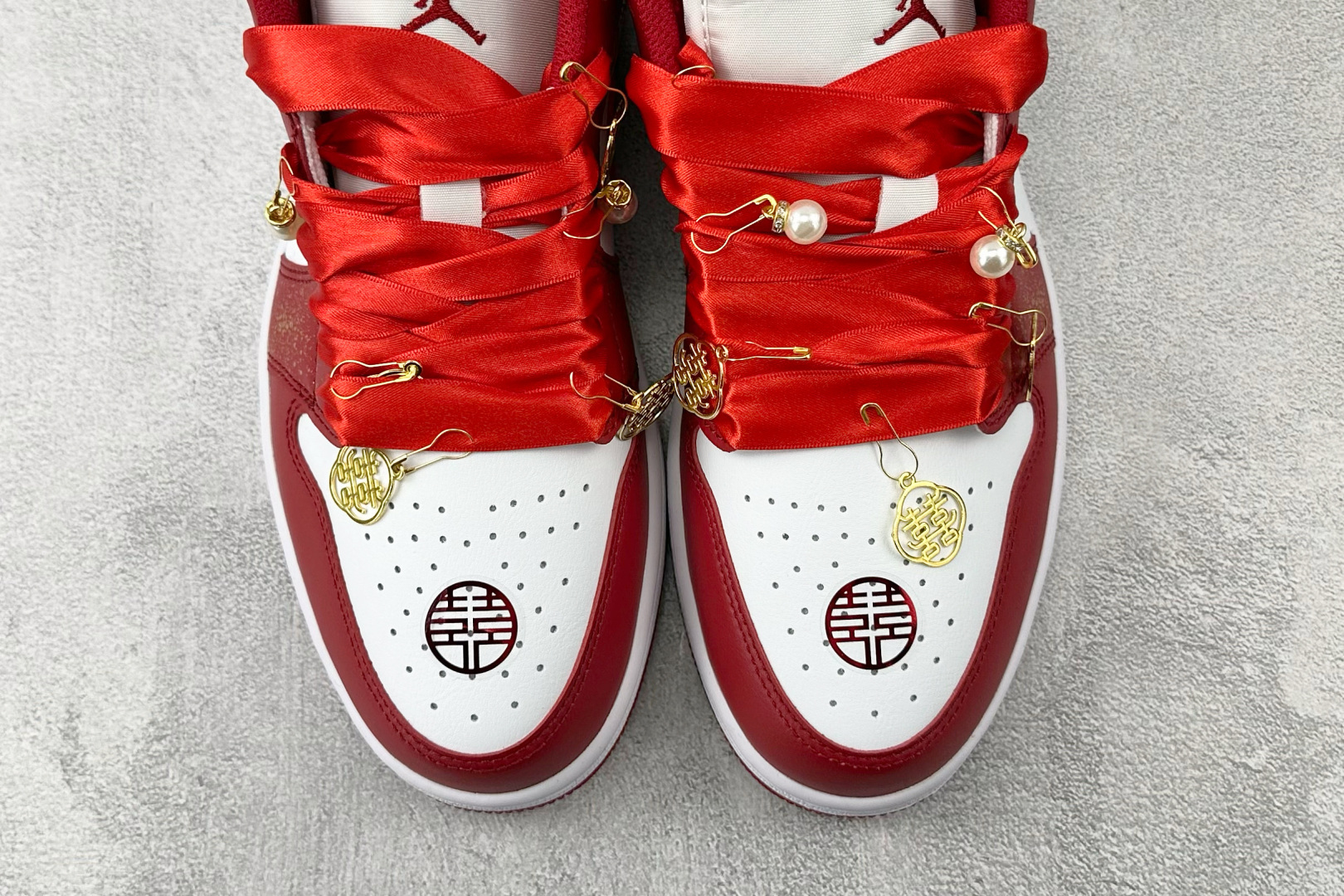平台爆款 定制球鞋 Jordan Air Jordan 1 珠囍云阶 喜庆吉祥秀禾婚鞋 红色 553558-166 平台爆款 定制球鞋 Jordan Air Jordan 1 珠囍云阶 喜庆吉祥秀禾婚鞋 红色 553558-166