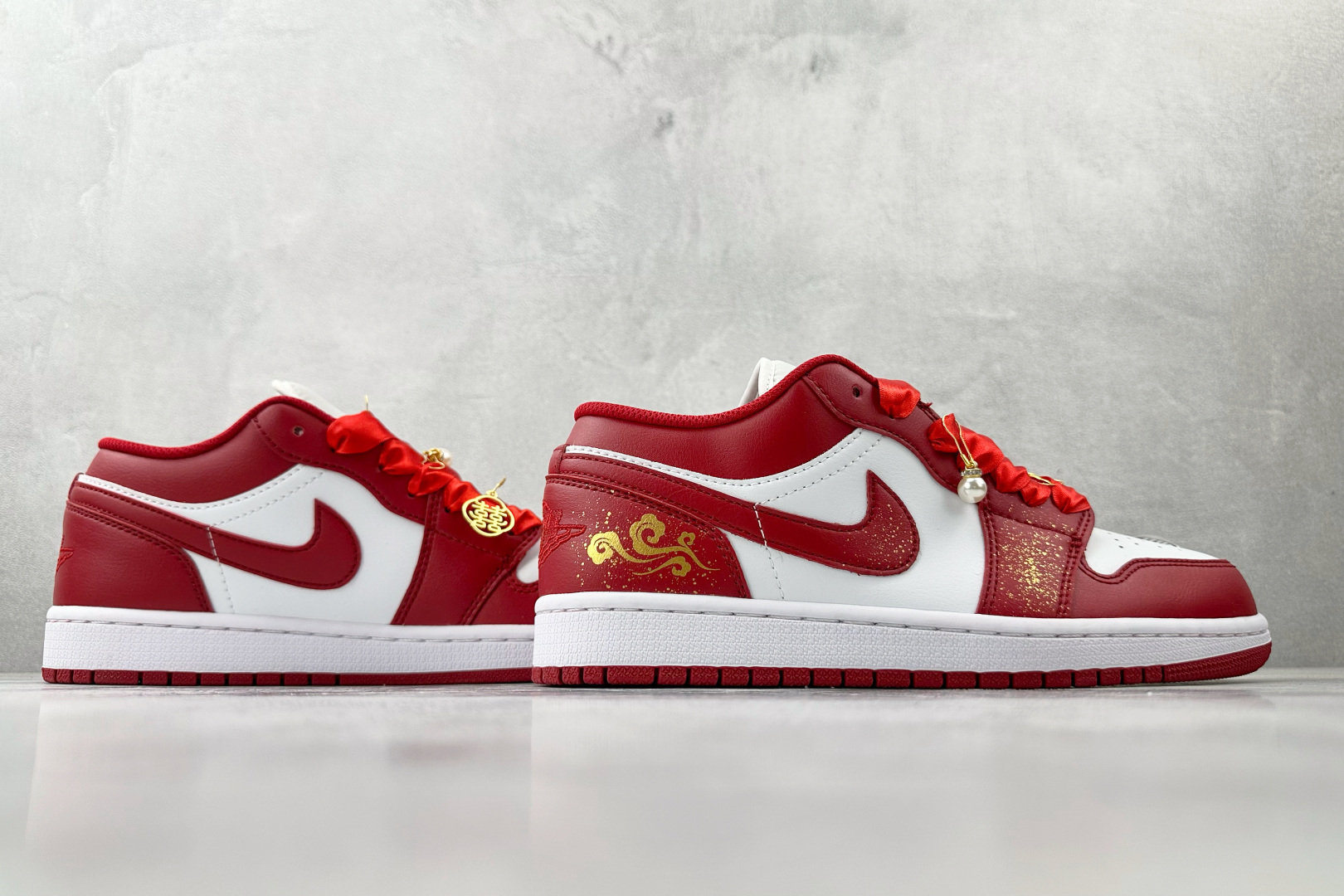 平台爆款 定制球鞋 Jordan Air Jordan 1 珠囍云阶 喜庆吉祥秀禾婚鞋 红色 553558-166 平台爆款 定制球鞋 Jordan Air Jordan 1 珠囍云阶 喜庆吉祥秀禾婚鞋 红色 553558-166