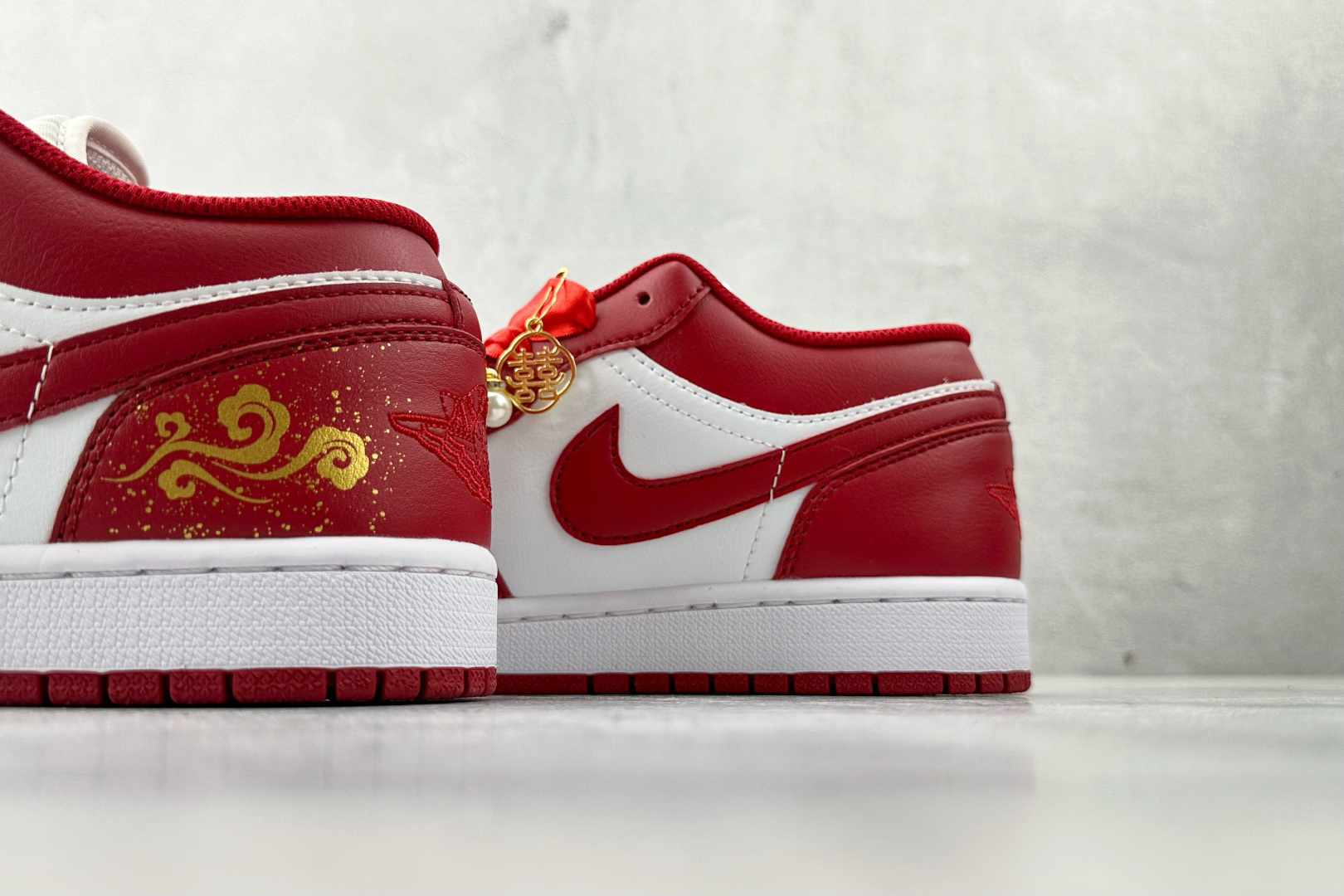 平台爆款 定制球鞋 Jordan Air Jordan 1 珠囍云阶 喜庆吉祥秀禾婚鞋 红色 553558-166 平台爆款 定制球鞋 Jordan Air Jordan 1 珠囍云阶 喜庆吉祥秀禾婚鞋 红色 553558-166