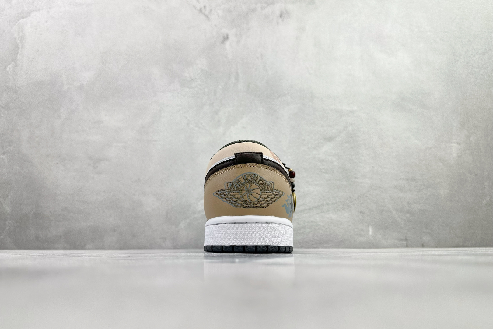 200 综合版 定制球鞋 Jordan Air Jordan 1 CNY 骏影铜章 新春 马年 黑灰 553558-152-Chinese UA Cheap High Quatity Brand Clothes Bags handbags Sneakers wholesale wholesaler seller from China Factory suppliers Fashion Clothing Shoes best Quality Beautiful Price 200 综合版 定制球鞋 Jordan Air Jordan 1 CNY 骏影铜章 新春 马年 黑灰 553558-152