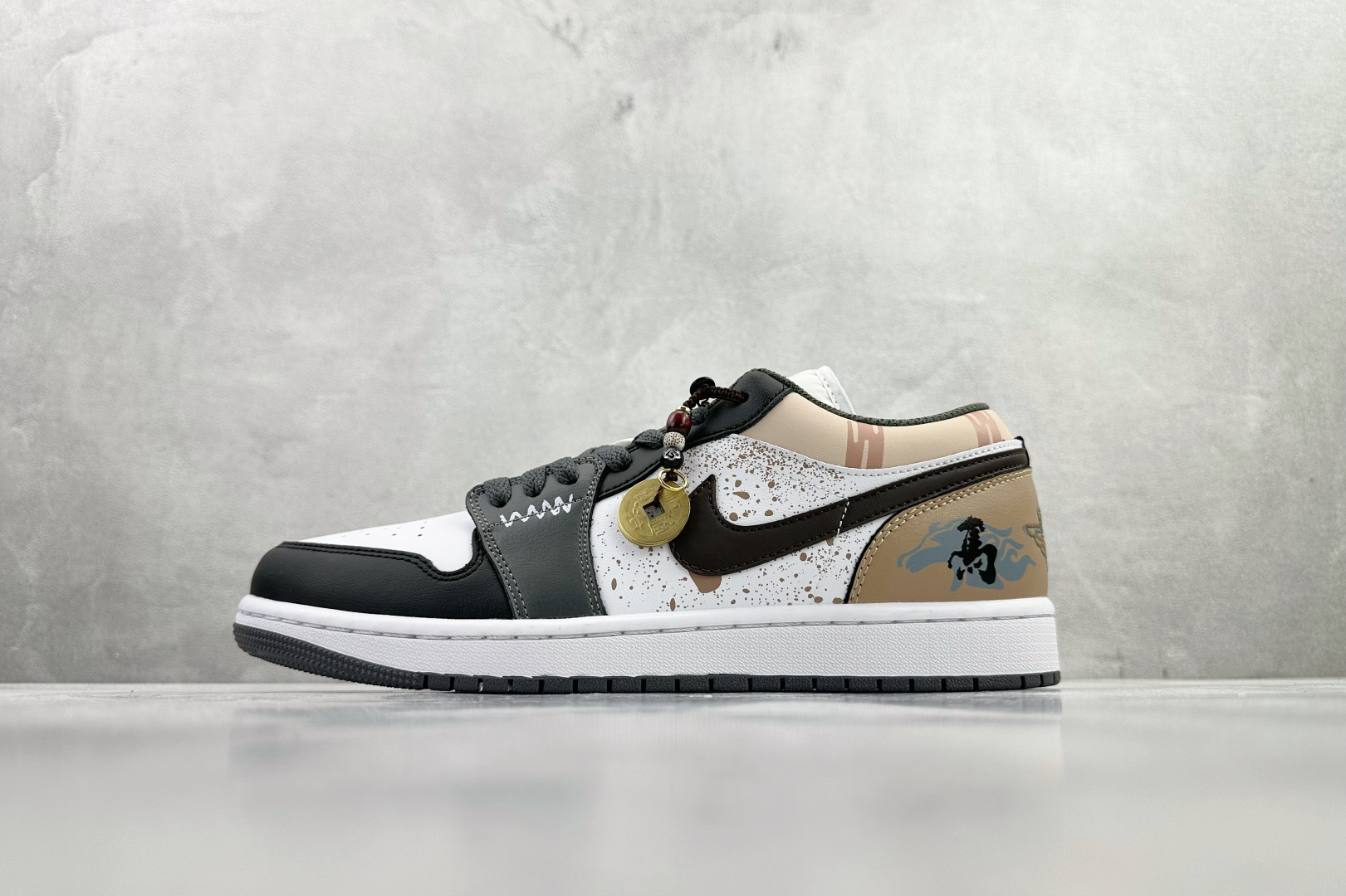 200 综合版 定制球鞋 Jordan Air Jordan 1 CNY 骏影铜章 新春 马年 黑灰 553558-152-Chinese UA Cheap High Quatity Brand Clothes Bags handbags Sneakers wholesale wholesaler seller from China Factory suppliers Fashion Clothing Shoes best Quality Beautiful Price 200 综合版 定制球鞋 Jordan Air Jordan 1 CNY 骏影铜章 新春 马年 黑灰 553558-152
