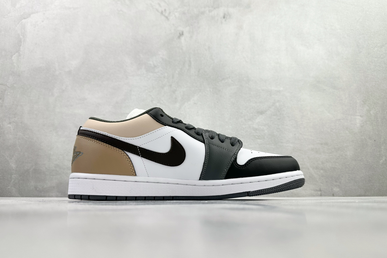 200 综合版 定制球鞋 Jordan Air Jordan 1 CNY 骏影铜章 新春 马年 黑灰 553558-152-Chinese UA Cheap High Quatity Brand Clothes Bags handbags Sneakers wholesale wholesaler seller from China Factory suppliers Fashion Clothing Shoes best Quality Beautiful Price 200 综合版 定制球鞋 Jordan Air Jordan 1 CNY 骏影铜章 新春 马年 黑灰 553558-152