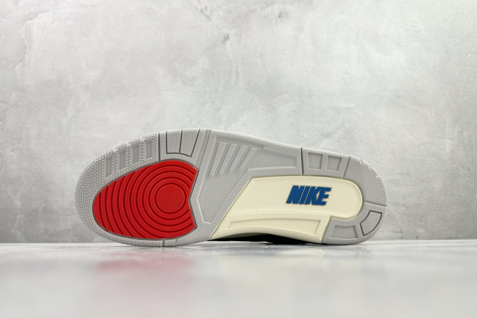外贸专供 Jordan Air Jordan 3 Retro ”Rare Air” 黑灰红 IB8967-004 外贸专供 Jordan Air Jordan 3 Retro ”Rare Air” 黑灰红 IB8967-004