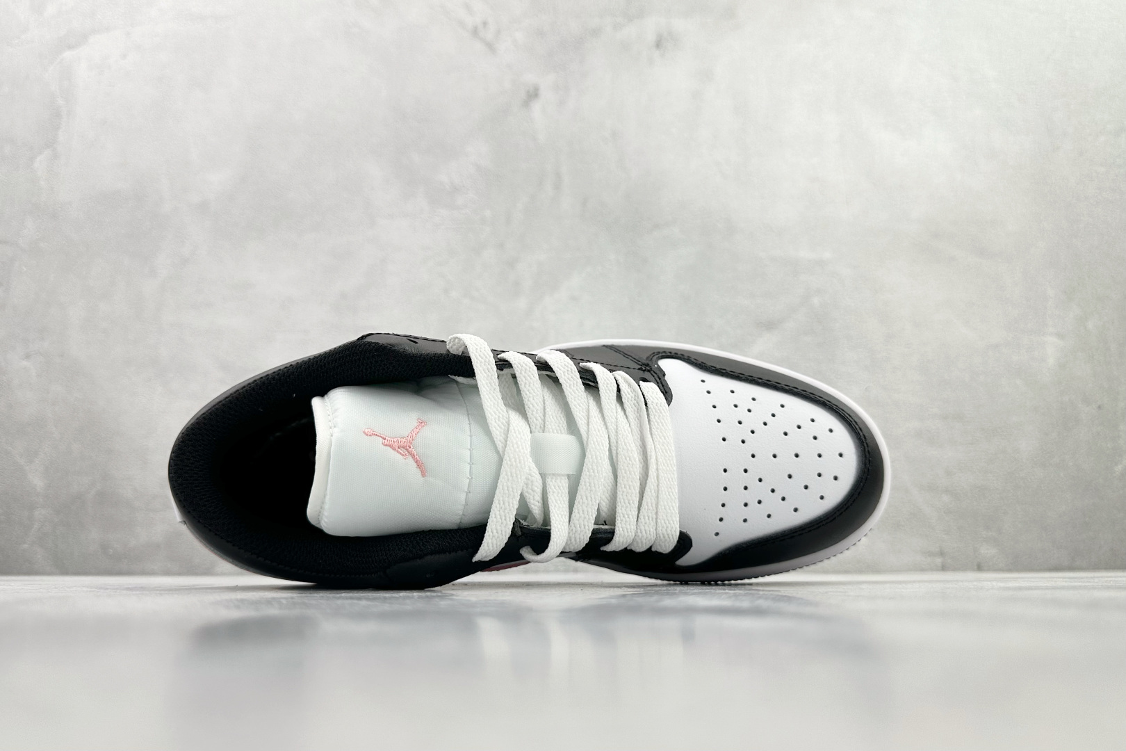 平台爆款 Jordan Air Jordan 1 黑白粉 553558-165 平台爆款 Jordan Air Jordan 1 黑白粉 553558-165