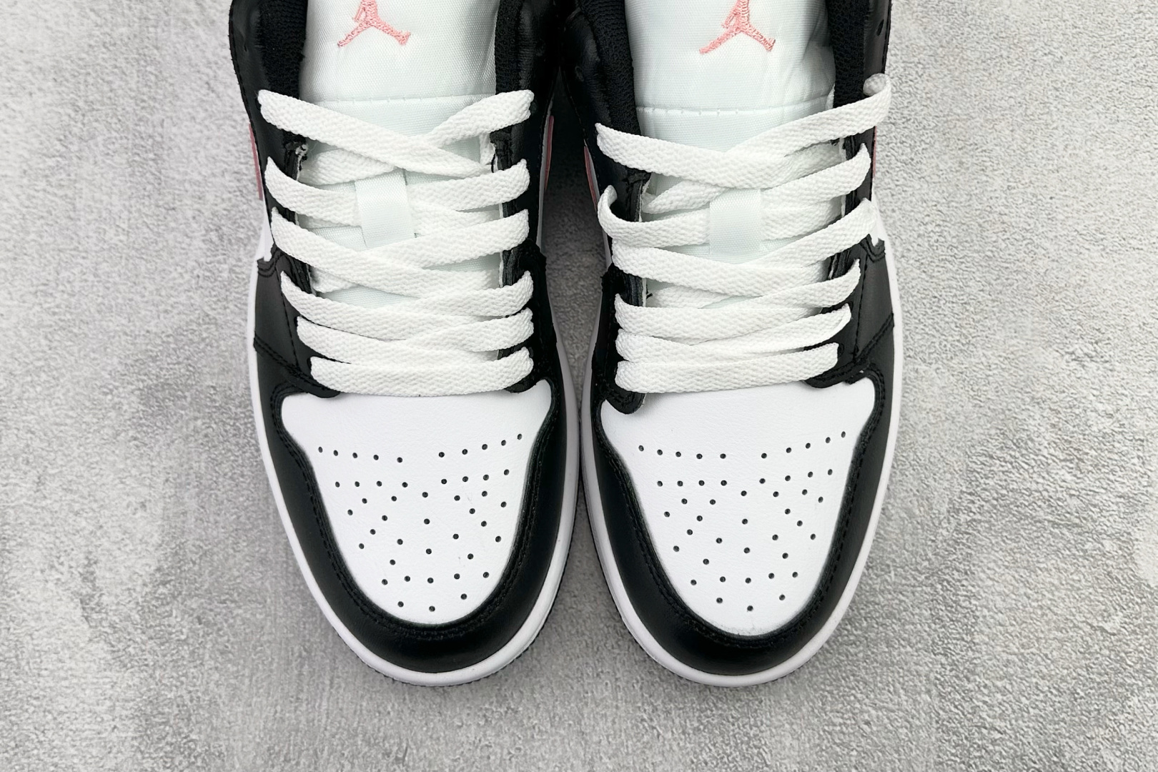 平台爆款 Jordan Air Jordan 1 黑白粉 553558-165 平台爆款 Jordan Air Jordan 1 黑白粉 553558-165