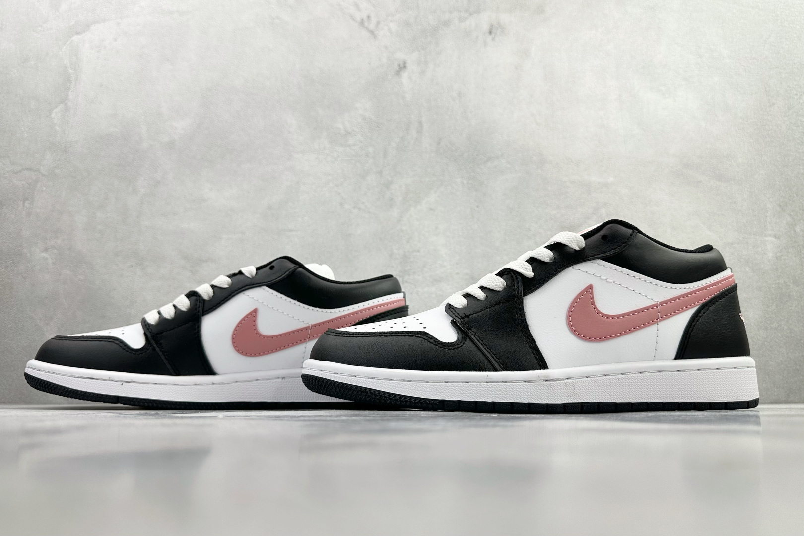 平台爆款 Jordan Air Jordan 1 黑白粉 553558-165 平台爆款 Jordan Air Jordan 1 黑白粉 553558-165