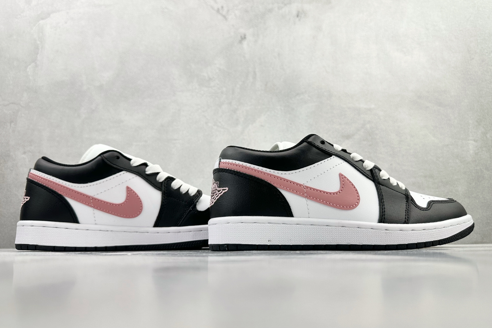 平台爆款 Jordan Air Jordan 1 黑白粉 553558-165 平台爆款 Jordan Air Jordan 1 黑白粉 553558-165