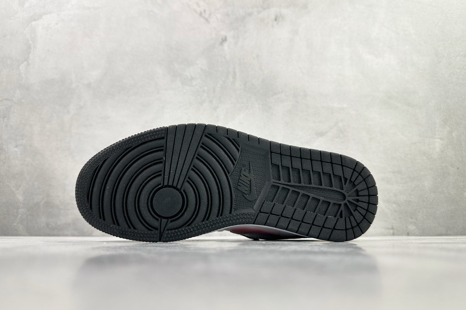 平台爆款 Jordan Air Jordan 1 黑白粉 553558-165 平台爆款 Jordan Air Jordan 1 黑白粉 553558-165