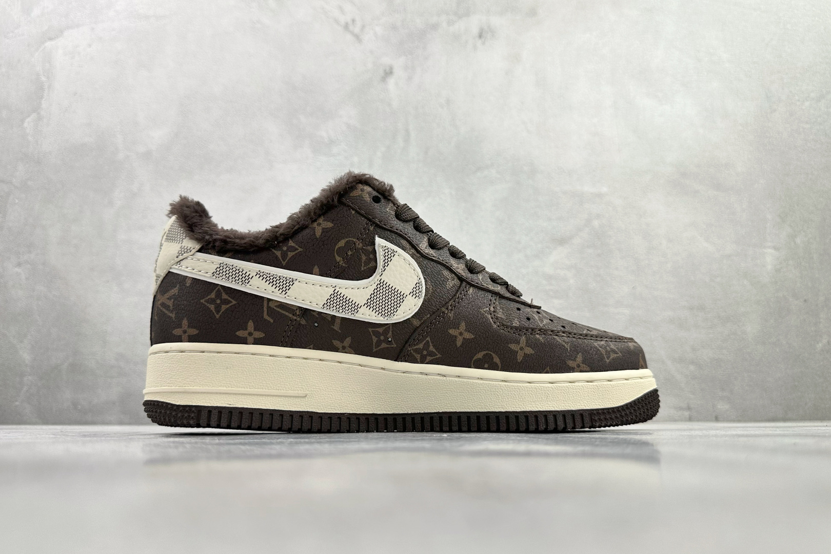 260 Nike AIR FORCE 1 Low LV 联名 棕白 XL1979-136-Chinese UA Cheap High Quatity Brand Clothes Bags handbags Sneakers wholesale wholesaler seller from China Factory suppliers Fashion Clothing Shoes best Quality Beautiful Price 260 Nike AIR FORCE 1 Low LV 联名 棕白 XL1979-136