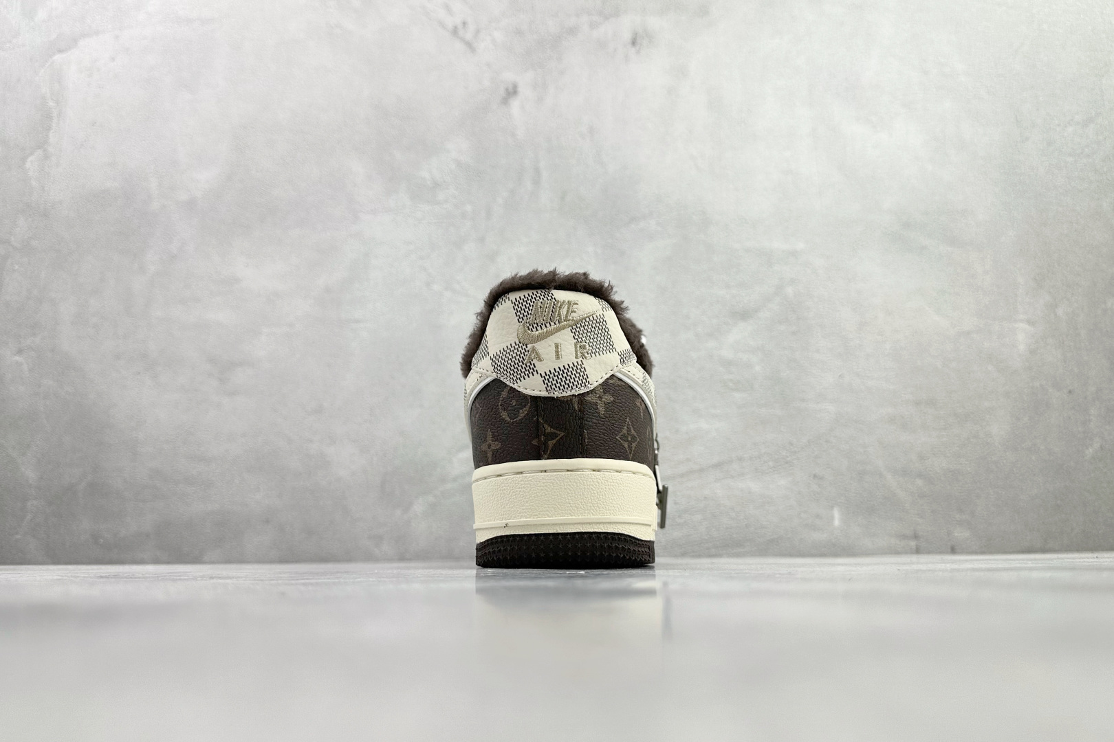 260 Nike AIR FORCE 1 Low LV 联名 棕白 XL1979-136-Chinese UA Cheap High Quatity Brand Clothes Bags handbags Sneakers wholesale wholesaler seller from China Factory suppliers Fashion Clothing Shoes best Quality Beautiful Price 260 Nike AIR FORCE 1 Low LV 联名 棕白 XL1979-136