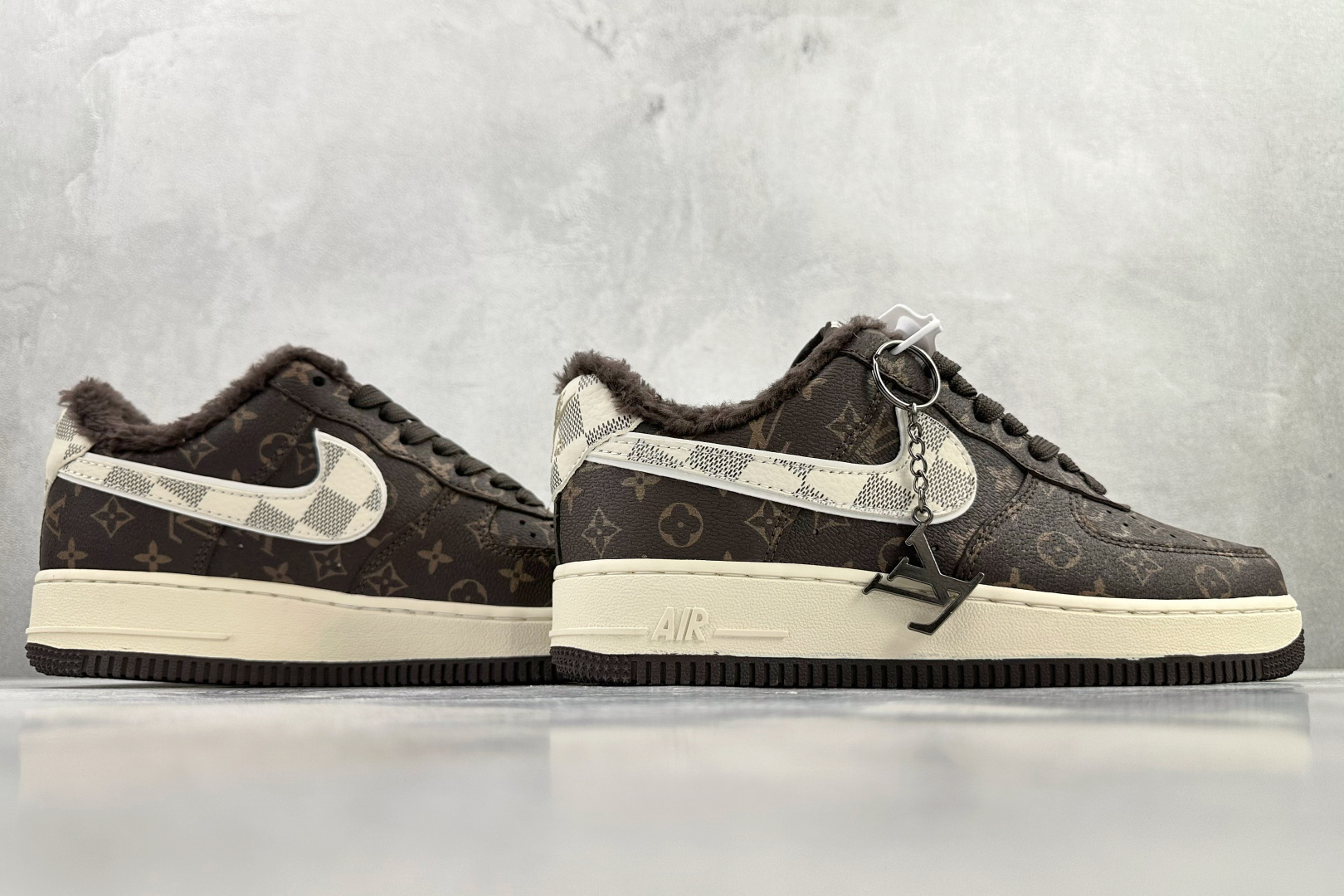 260 Nike AIR FORCE 1 Low LV 联名 棕白 XL1979-136-Chinese UA Cheap High Quatity Brand Clothes Bags handbags Sneakers wholesale wholesaler seller from China Factory suppliers Fashion Clothing Shoes best Quality Beautiful Price 260 Nike AIR FORCE 1 Low LV 联名 棕白 XL1979-136