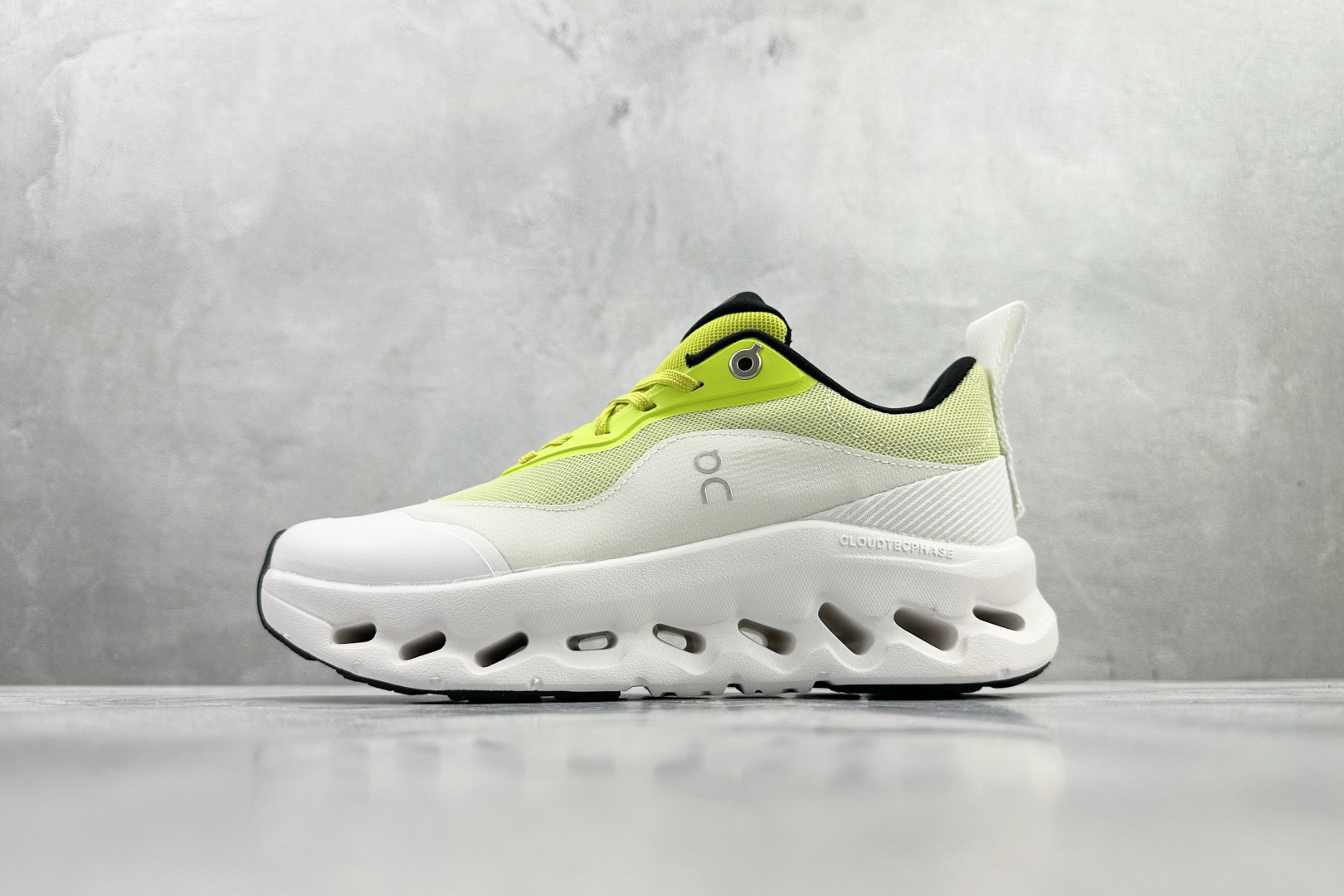 LOEWE x On昂跑 Cloudtilt 2 黄白 3ME1069 LOEWE x On昂跑 Cloudtilt 2 黄白 3ME1069