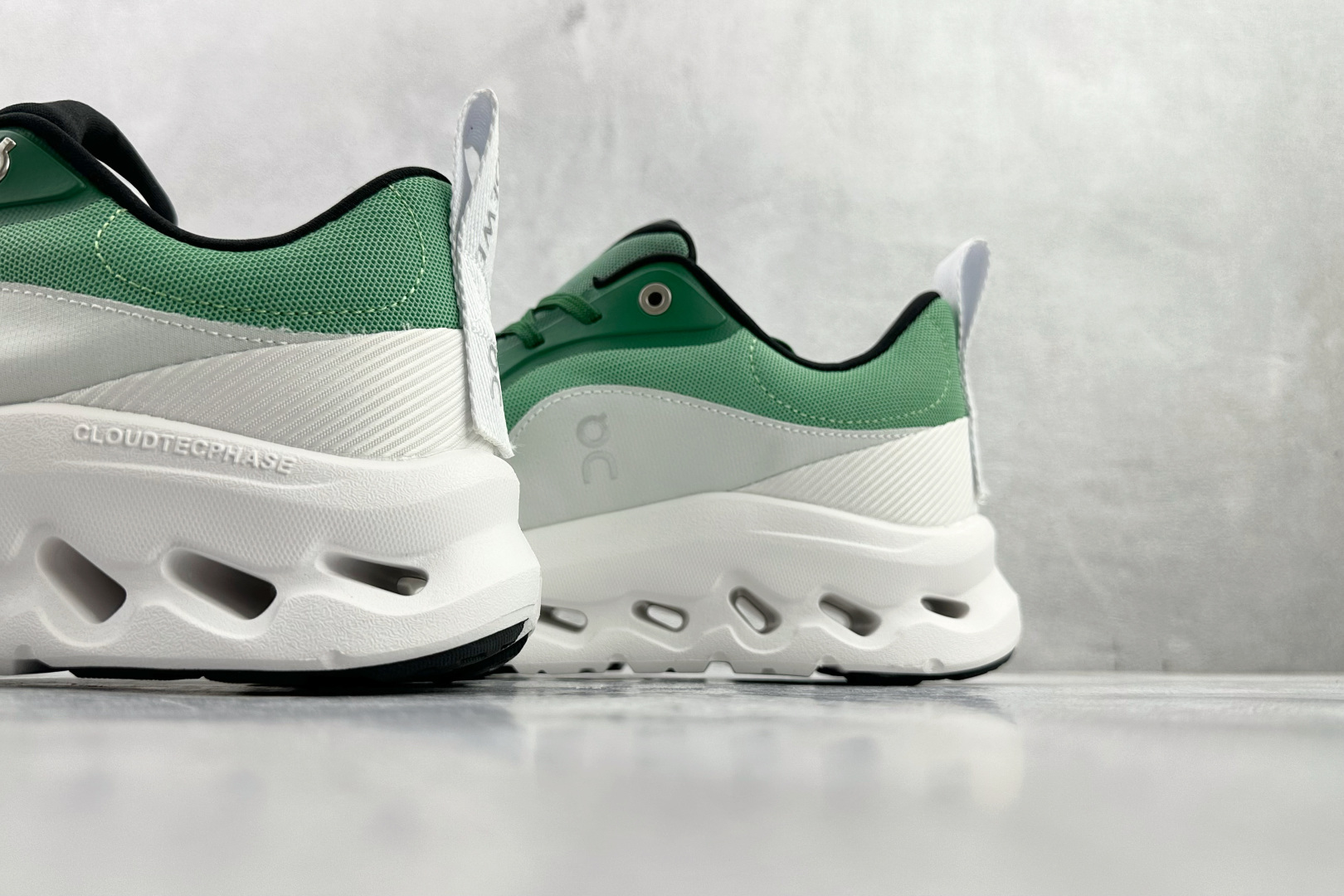180 LOEWE x On昂跑 Cloudtilt 2绿色 3ME1069-Chinese UA Cheap High Quatity Brand Clothes Bags handbags Sneakers wholesale wholesaler seller from China Factory suppliers Fashion Clothing Shoes best Quality Beautiful Price 180 LOEWE x On昂跑 Cloudtilt 2绿色 3ME1069