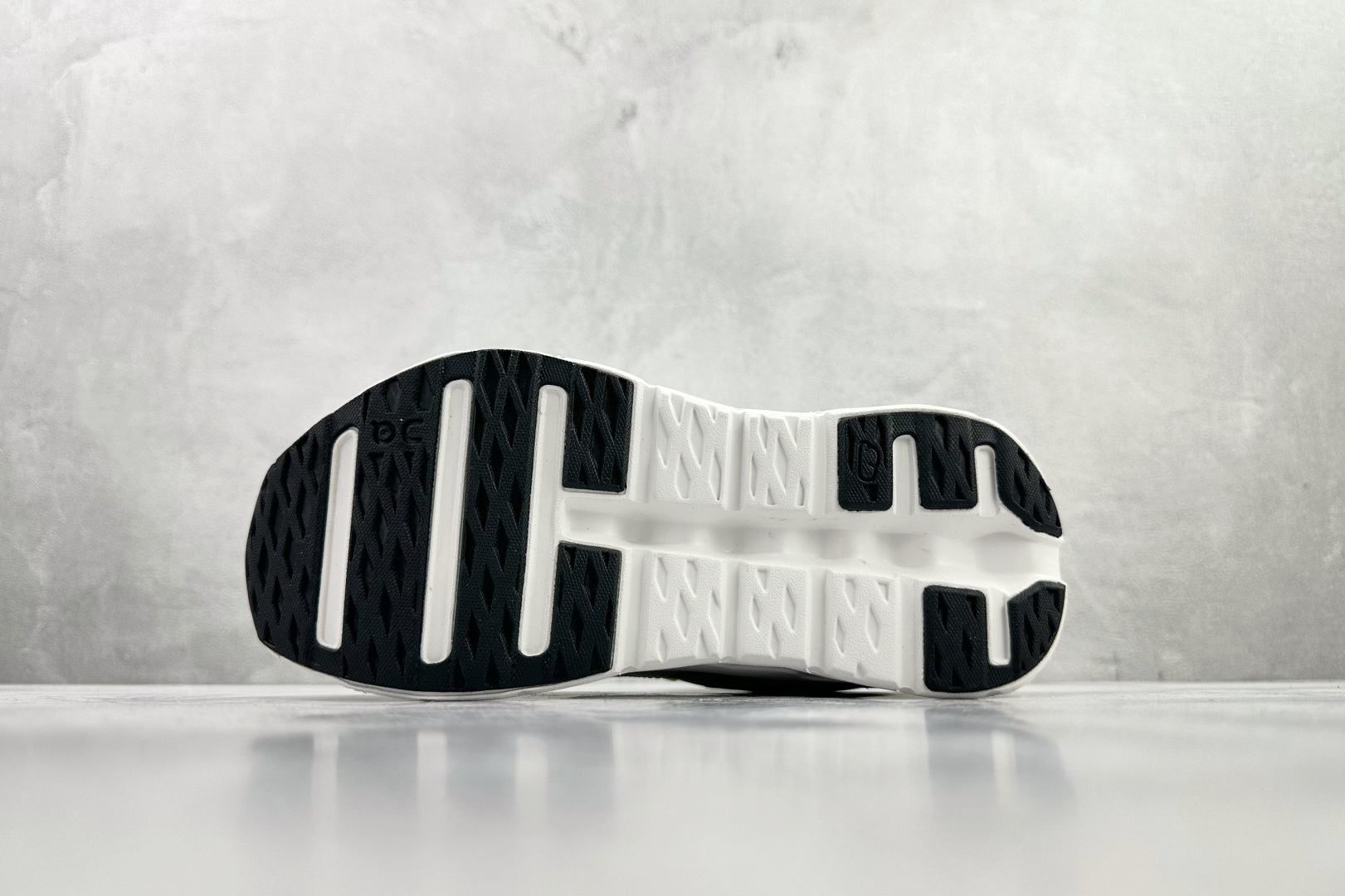 LOEWE x On昂跑 Cloudtilt 2 黄白 3ME1069 LOEWE x On昂跑 Cloudtilt 2 黄白 3ME1069