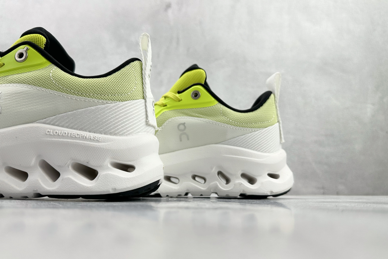 LOEWE x On昂跑 Cloudtilt 2 黄白 3ME1069 LOEWE x On昂跑 Cloudtilt 2 黄白 3ME1069
