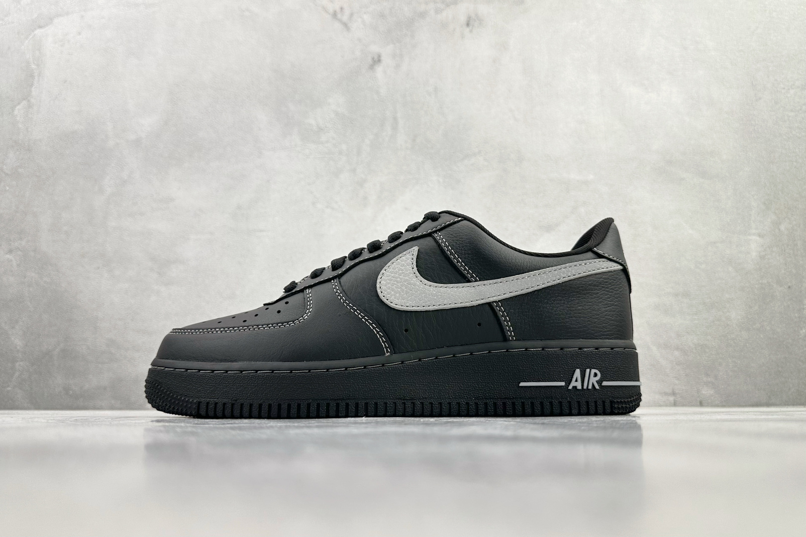 250 原厂皮 Nike Air Force 1 '07 LV8 黑色 HQ2037-006-Chinese UA Cheap High Quatity Brand Clothes Bags handbags Sneakers wholesale wholesaler seller from China Factory suppliers Fashion Clothing Shoes best Quality Beautiful Price 250 原厂皮 Nike Air Force 1 '07 LV8 黑色 HQ2037-006