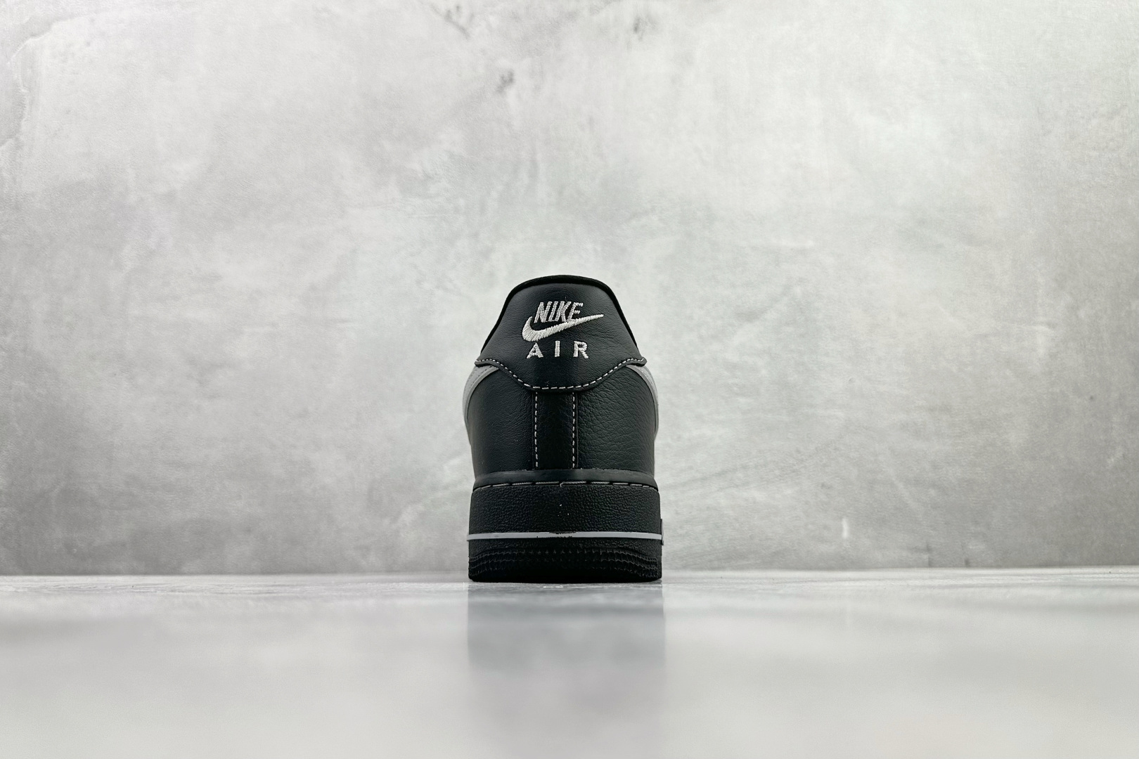 250 原厂皮 Nike Air Force 1 '07 LV8 黑色 HQ2037-006-Chinese UA Cheap High Quatity Brand Clothes Bags handbags Sneakers wholesale wholesaler seller from China Factory suppliers Fashion Clothing Shoes best Quality Beautiful Price 250 原厂皮 Nike Air Force 1 '07 LV8 黑色 HQ2037-006