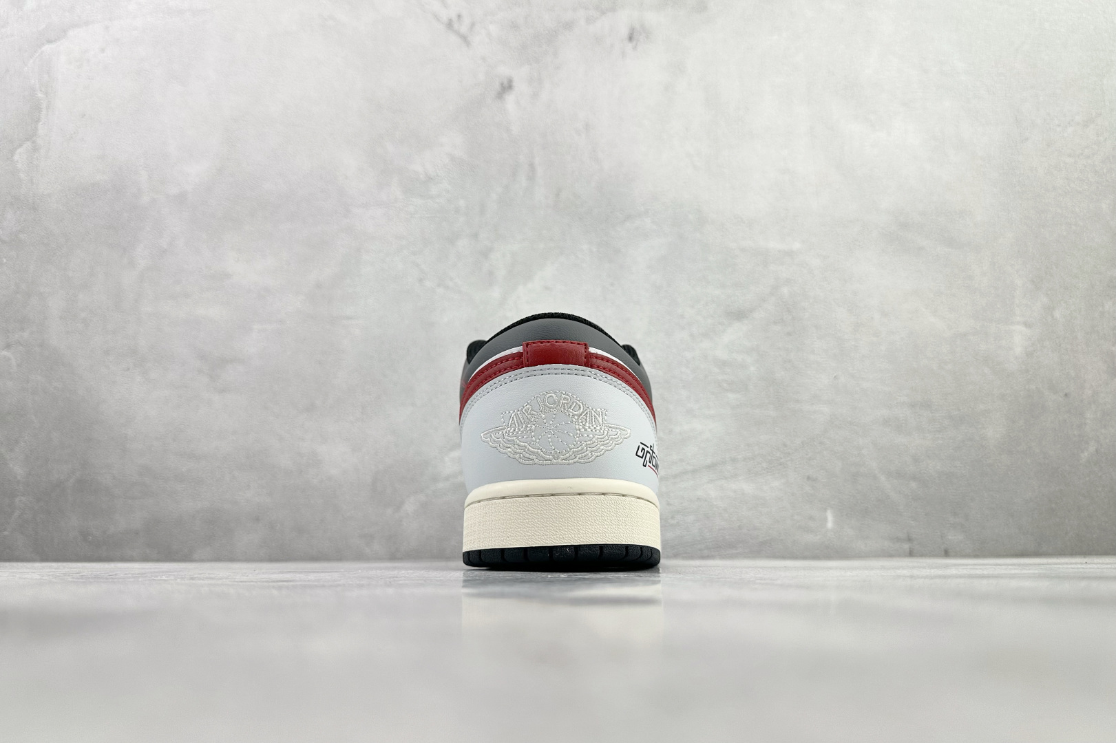 200 综合版 定制球鞋 Jordan Air Jordan 1 上城灰影 红灰 553558-081-Chinese UA Cheap High Quatity Brand Clothes Bags handbags Sneakers wholesale wholesaler seller from China Factory suppliers Fashion Clothing Shoes best Quality Beautiful Price 200 综合版 定制球鞋 Jordan Air Jordan 1 上城灰影 红灰 553558-081