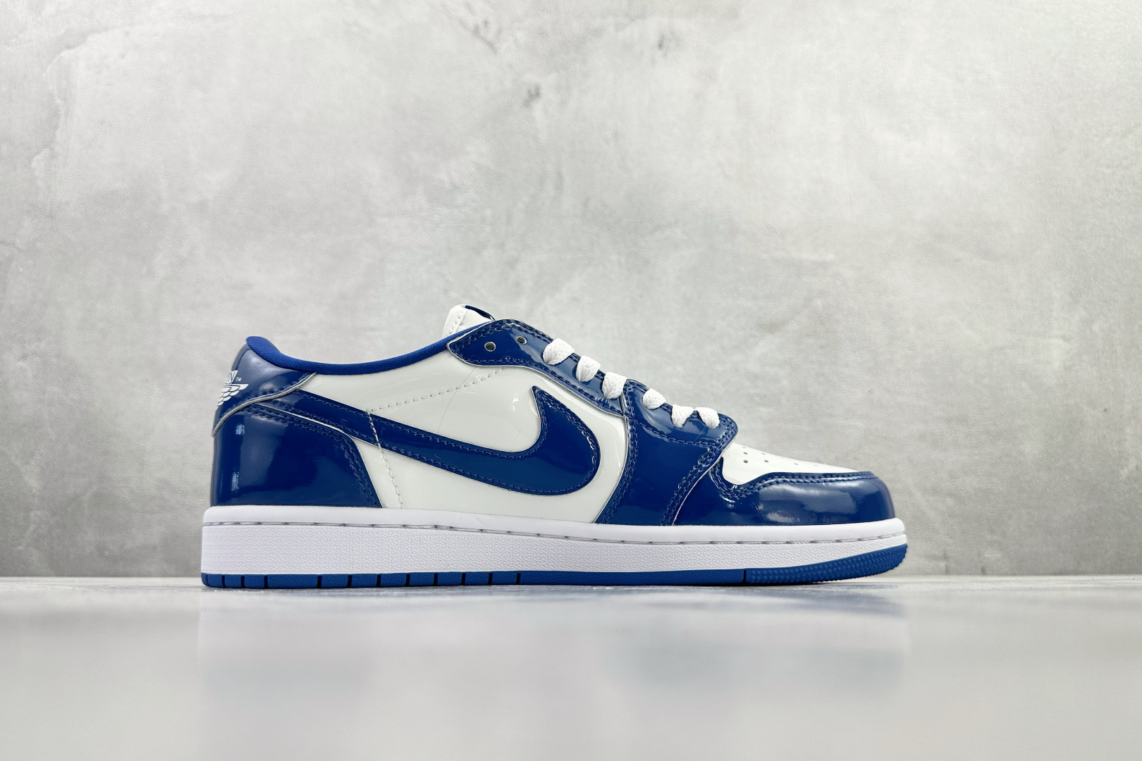 平台爆款 Jordan Air Jordan 1 Retro Low 蓝白 HQ6998-104 平台爆款 Jordan Air Jordan 1 Retro Low 蓝白 HQ6998-104