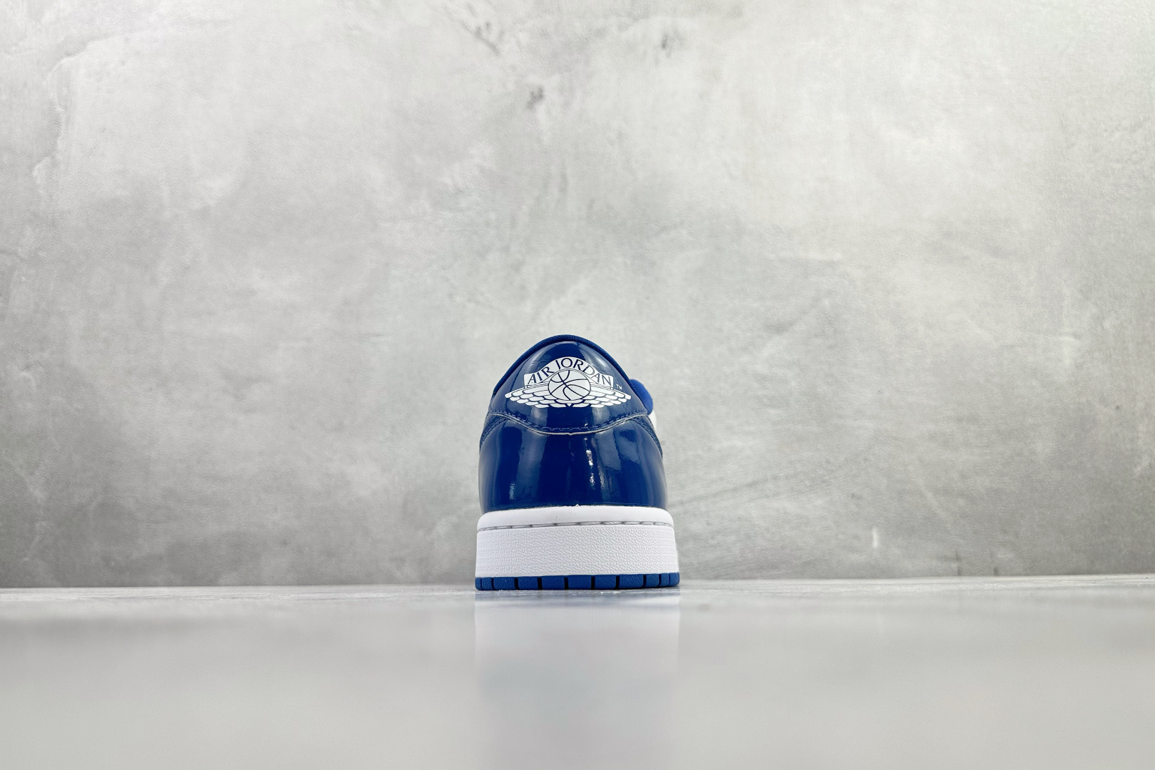 平台爆款 Jordan Air Jordan 1 Retro Low 蓝白 HQ6998-104 平台爆款 Jordan Air Jordan 1 Retro Low 蓝白 HQ6998-104