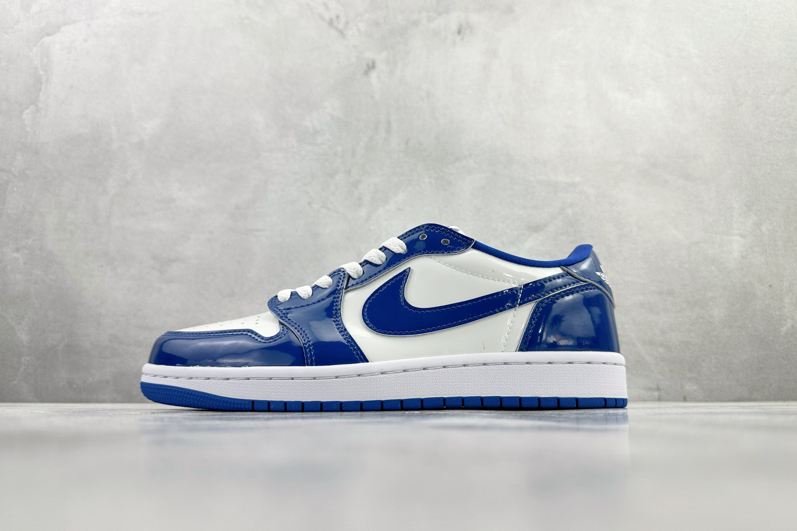 平台爆款 Jordan Air Jordan 1 Retro Low 蓝白 HQ6998-104 平台爆款 Jordan Air Jordan 1 Retro Low 蓝白 HQ6998-104