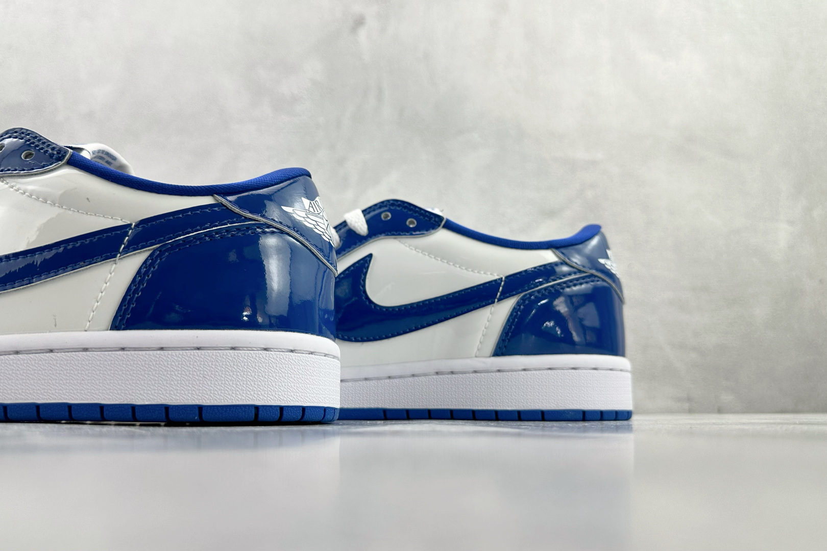平台爆款 Jordan Air Jordan 1 Retro Low 蓝白 HQ6998-104 平台爆款 Jordan Air Jordan 1 Retro Low 蓝白 HQ6998-104