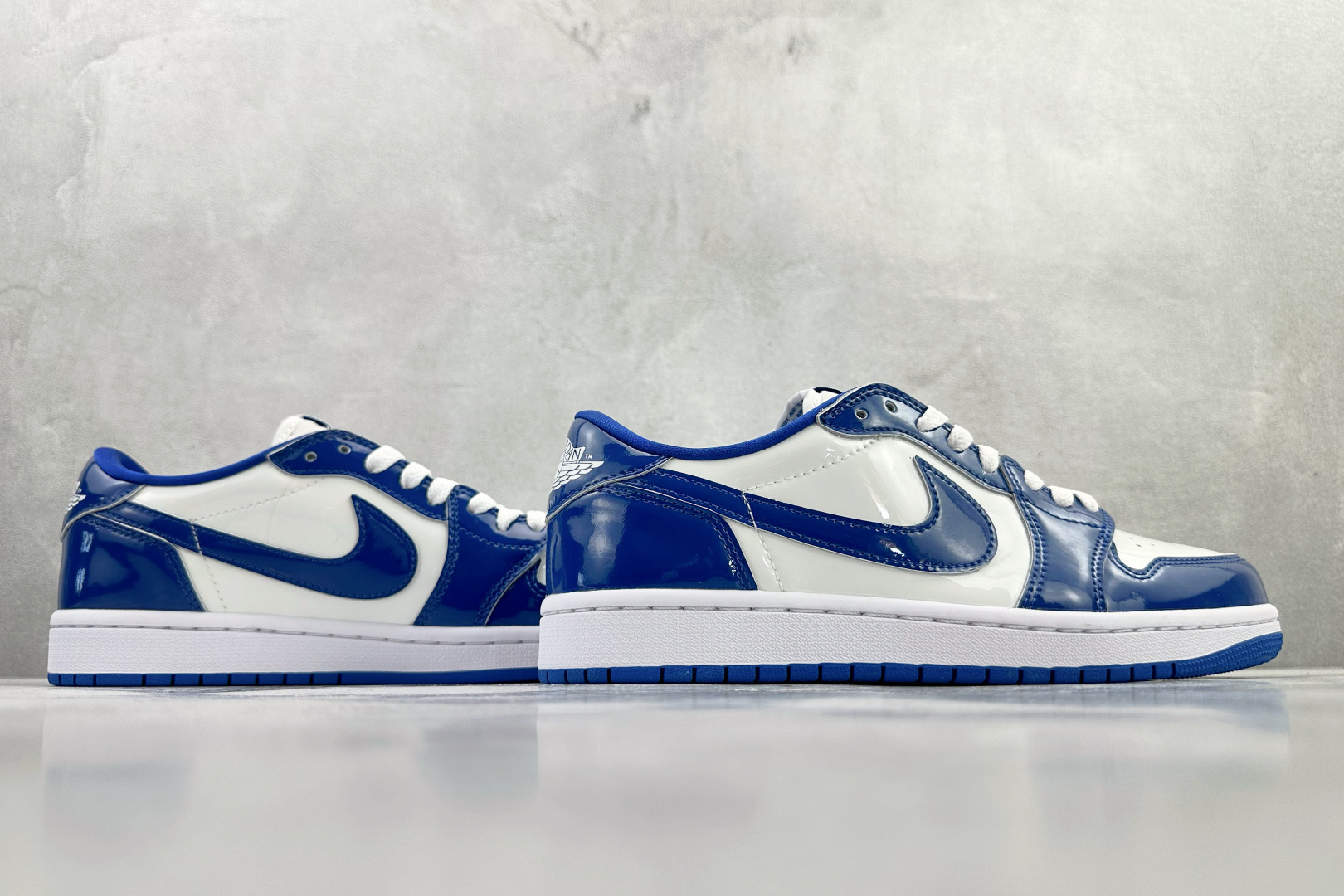 平台爆款 Jordan Air Jordan 1 Retro Low 蓝白 HQ6998-104 平台爆款 Jordan Air Jordan 1 Retro Low 蓝白 HQ6998-104