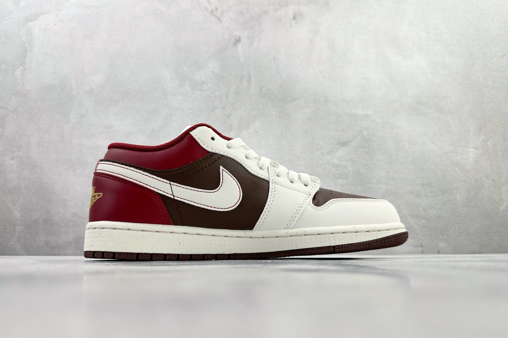 210 平台爆款 Jordan Air Jordan 1 Low 白红棕 IR7600-211-Chinese UA Cheap High Quatity Brand Clothes Bags handbags Sneakers wholesale wholesaler seller from China Factory suppliers Fashion Clothing Shoes best Quality Beautiful Price 210 平台爆款 Jordan Air Jordan 1 Low 白红棕 IR7600-211
