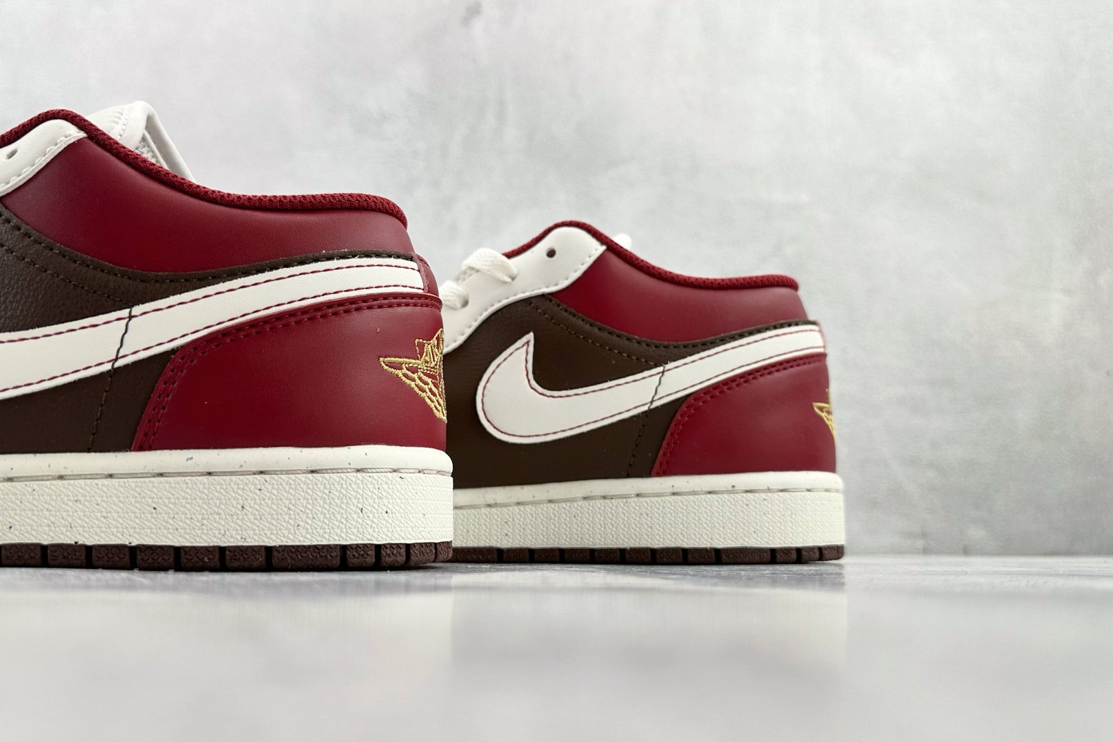 210 平台爆款 Jordan Air Jordan 1 Low 白红棕 IR7600-211-Chinese UA Cheap High Quatity Brand Clothes Bags handbags Sneakers wholesale wholesaler seller from China Factory suppliers Fashion Clothing Shoes best Quality Beautiful Price 210 平台爆款 Jordan Air Jordan 1 Low 白红棕 IR7600-211