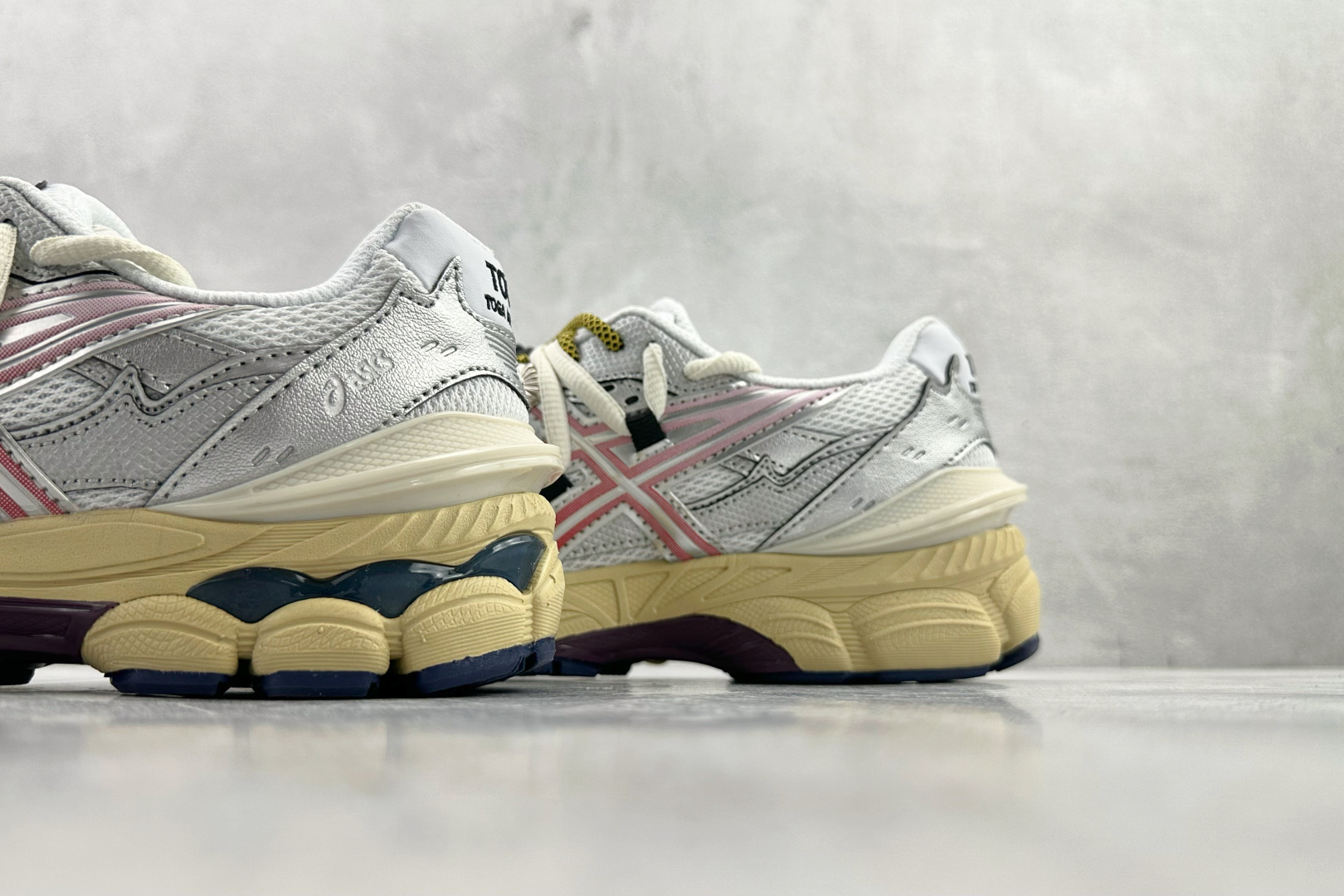 TOGA x ASICS Gel-Cumulus 16 TG 银红 1203B115-100