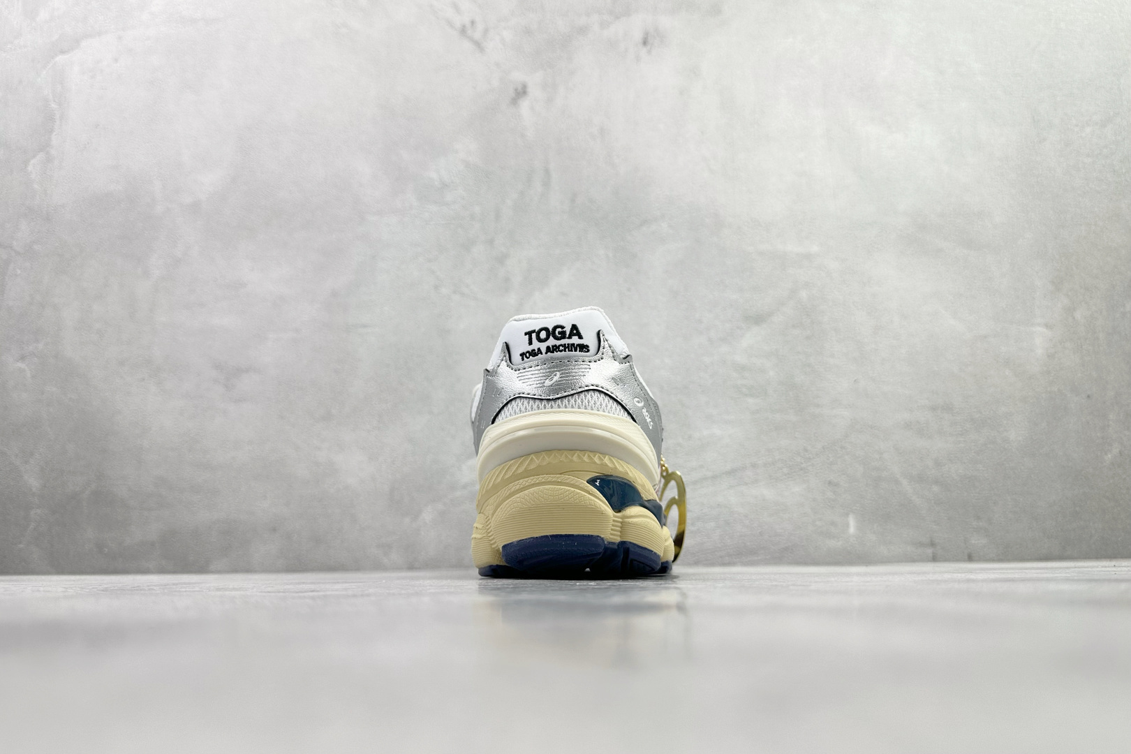 TOGA x ASICS Gel-Cumulus 16 TG 银红 1203B115-100