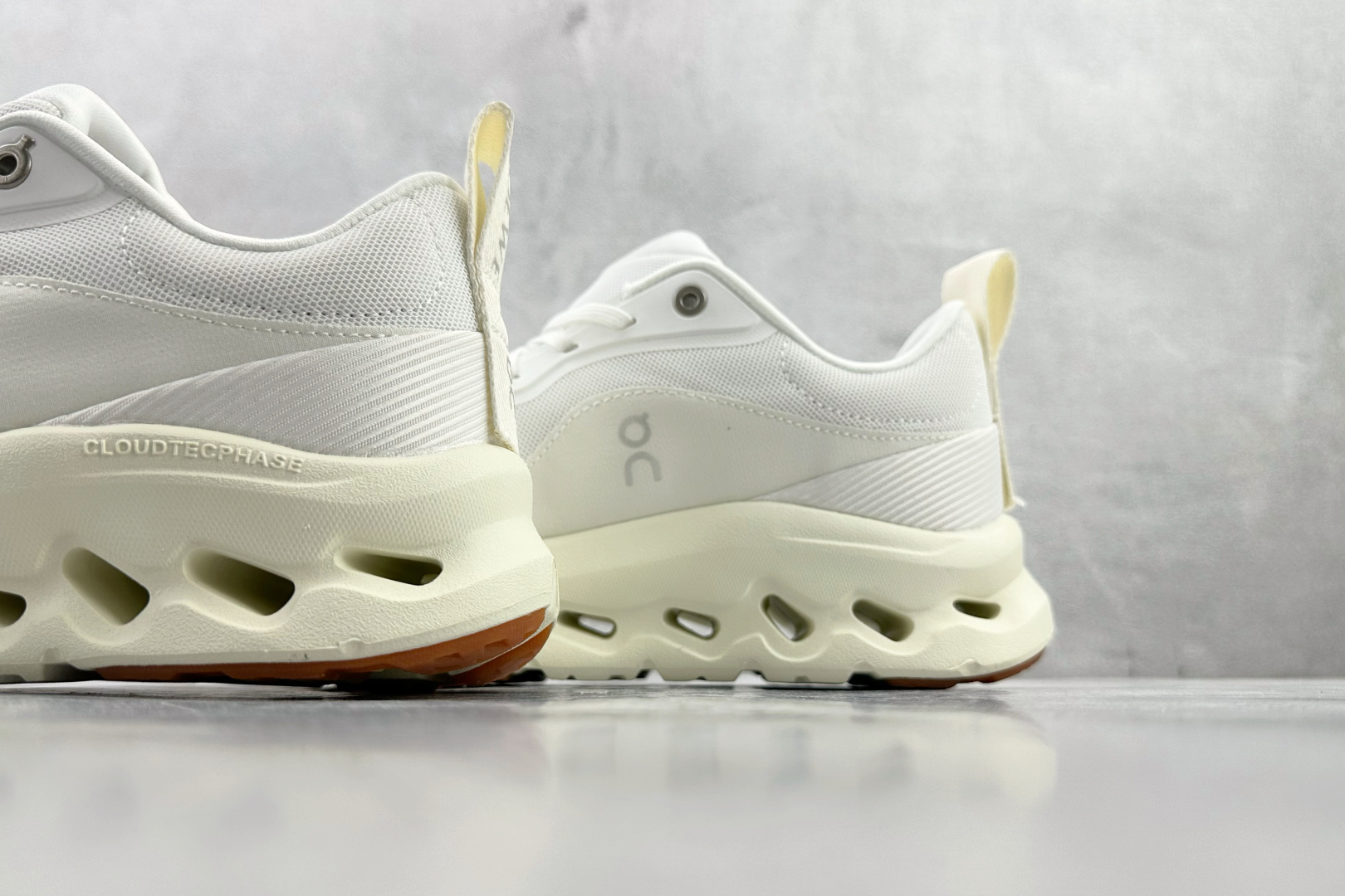 180 LOEWE x On昂跑 Cloudtilt 2 白色 3ME1087-Chinese UA Cheap High Quatity Brand Clothes Bags handbags Sneakers wholesale wholesaler seller from China Factory suppliers Fashion Clothing Shoes best Quality Beautiful Price 180 LOEWE x On昂跑 Cloudtilt 2 白色 3ME1087