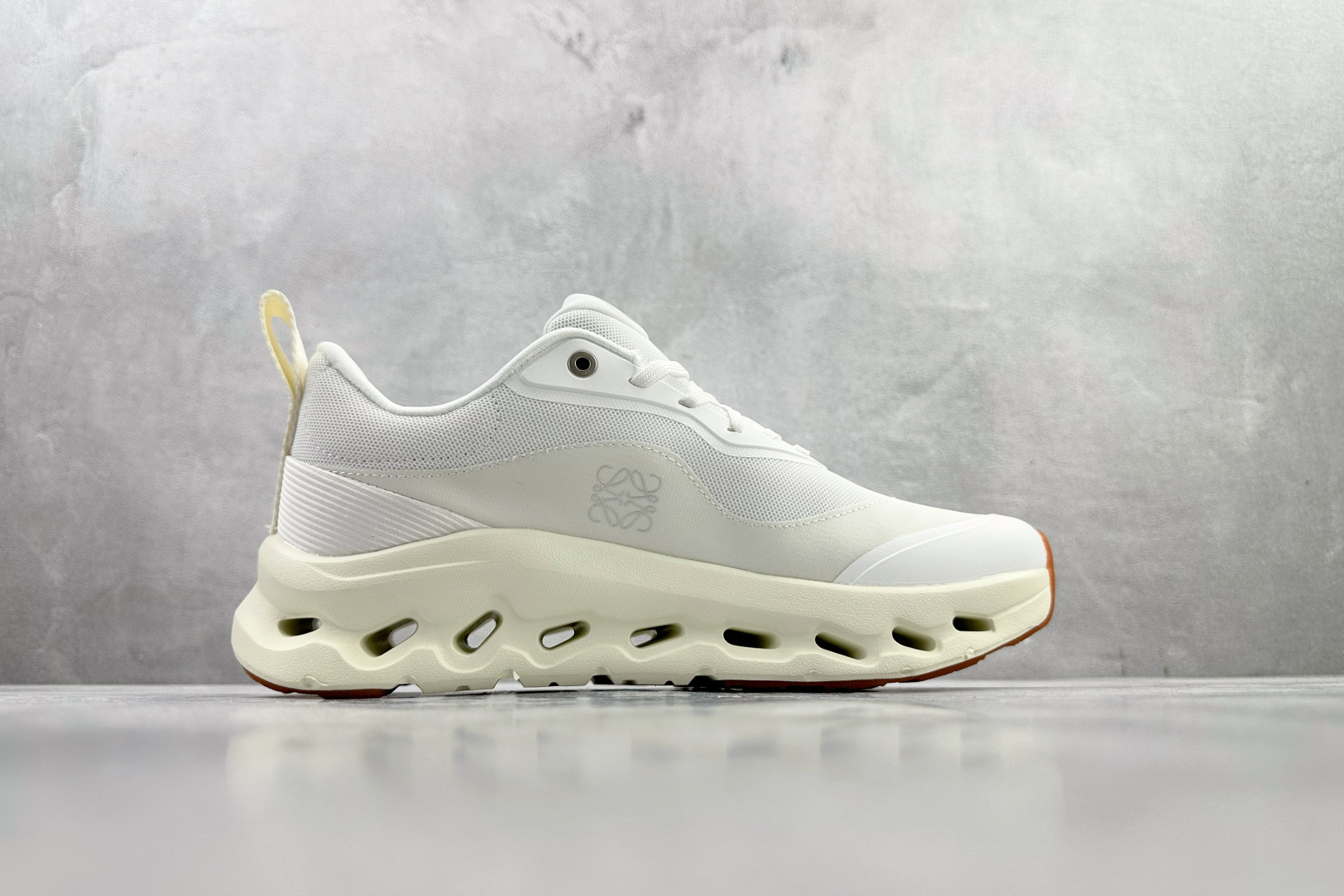 180 LOEWE x On昂跑 Cloudtilt 2 白色 3ME1087-Chinese UA Cheap High Quatity Brand Clothes Bags handbags Sneakers wholesale wholesaler seller from China Factory suppliers Fashion Clothing Shoes best Quality Beautiful Price 180 LOEWE x On昂跑 Cloudtilt 2 白色 3ME1087