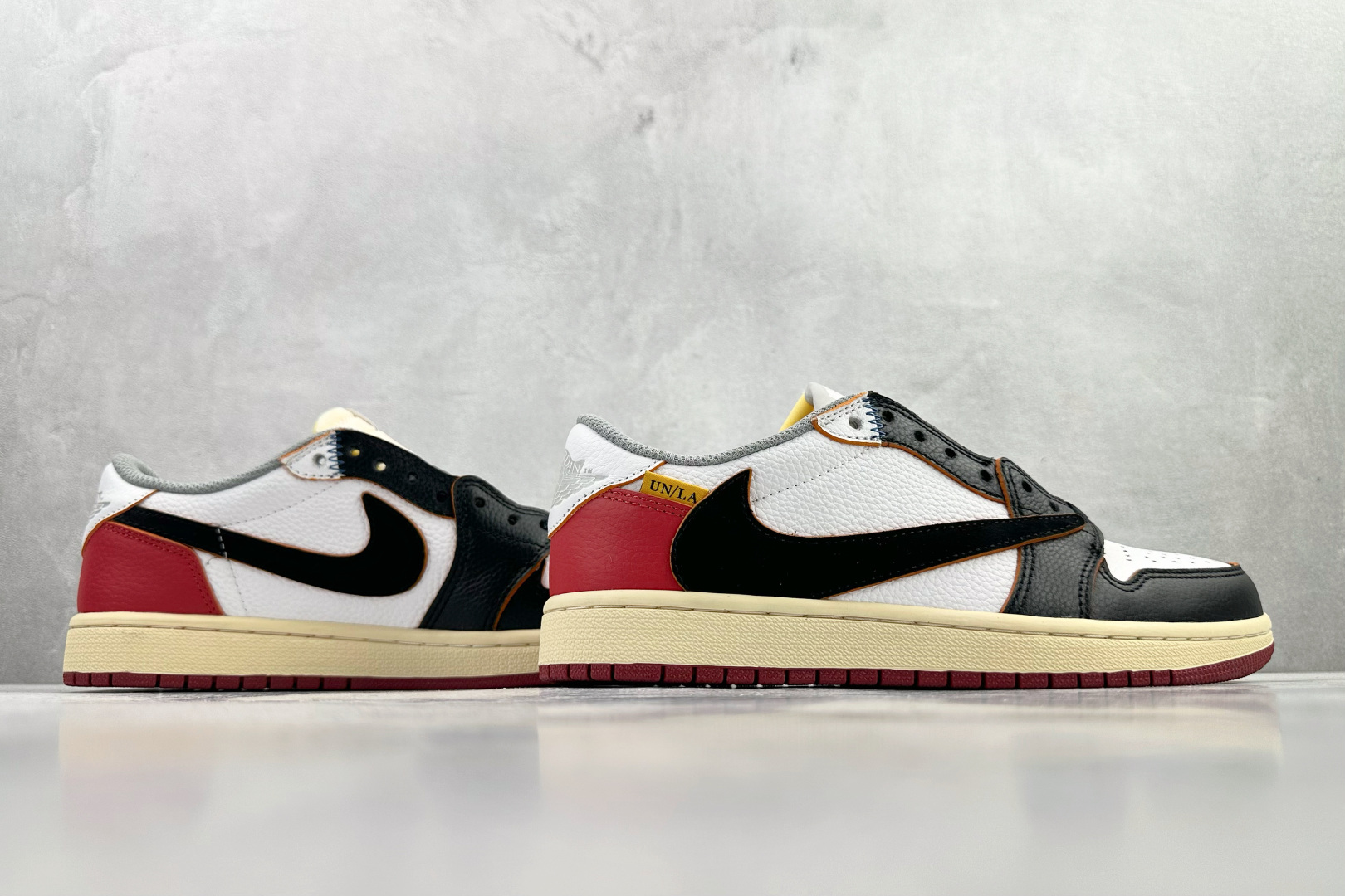 河源 【定制球鞋】Travis Scott x Jordan Air Jordan 1 黑白红货号：BV