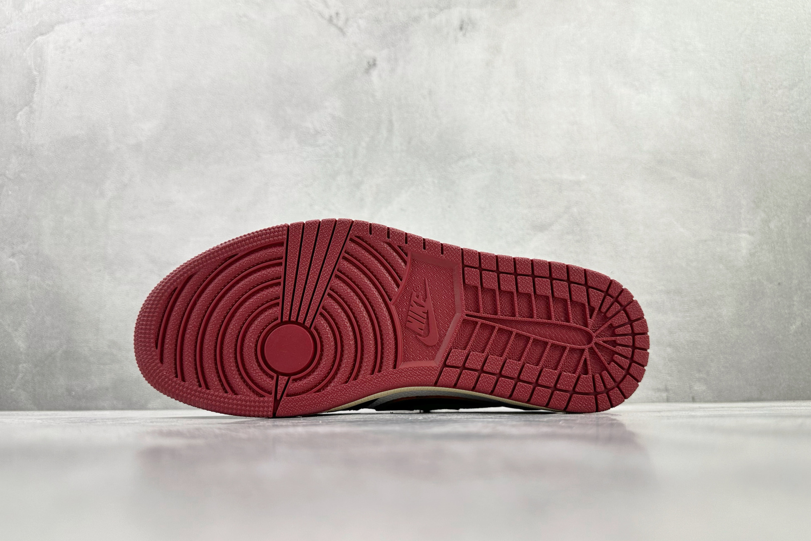 河源 【定制球鞋】Travis Scott x Jordan Air Jordan 1 黑白红货号：BV