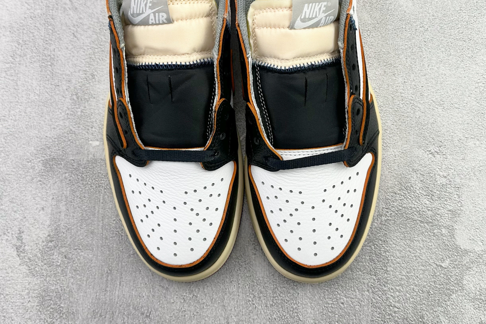 河源 【定制球鞋】Travis Scott x Jordan Air Jordan 1 黑白红货号：BV